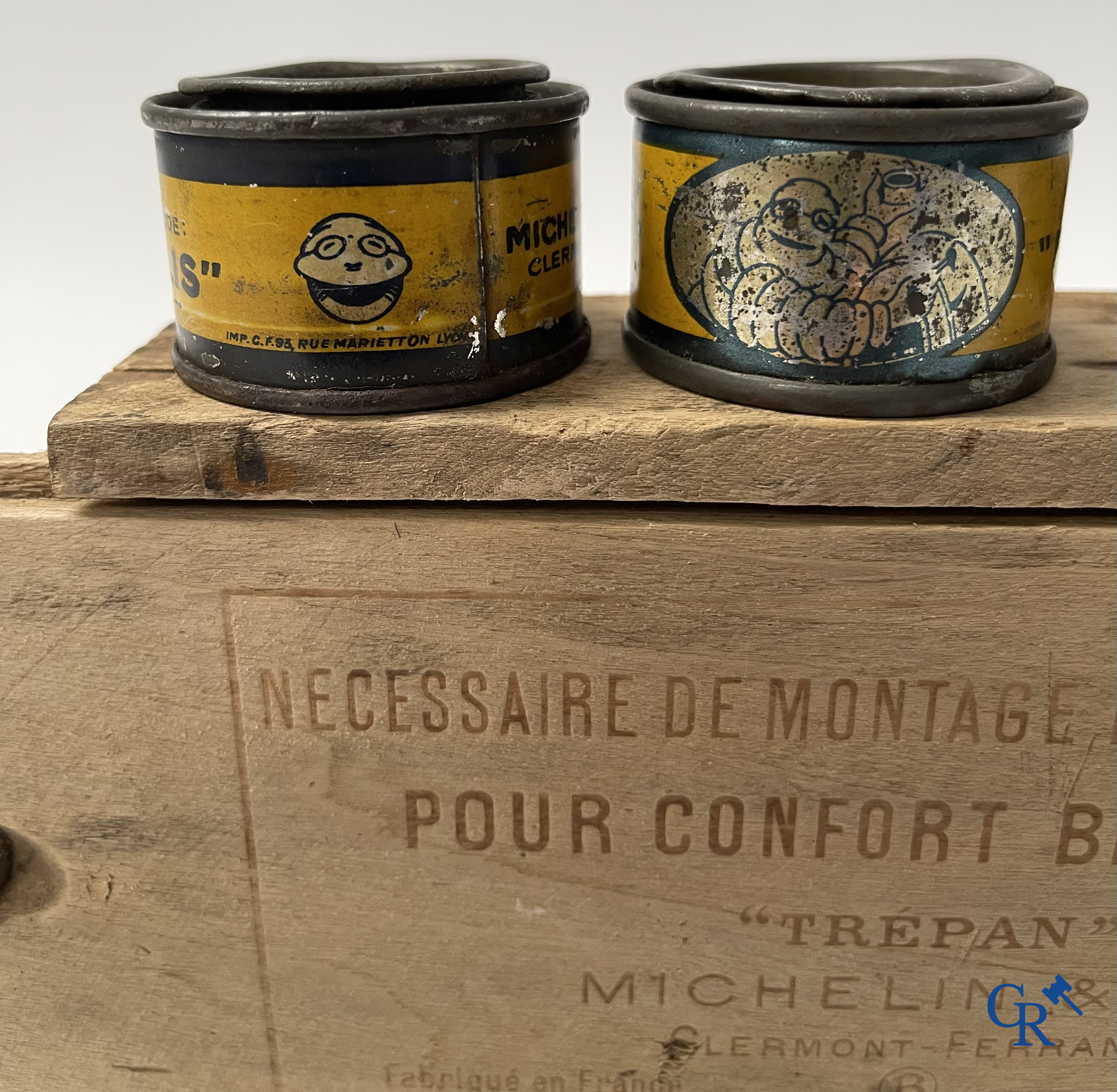 Michelin, an interesting lot with Michelin objects, mainly from the 1920's and 1930's.