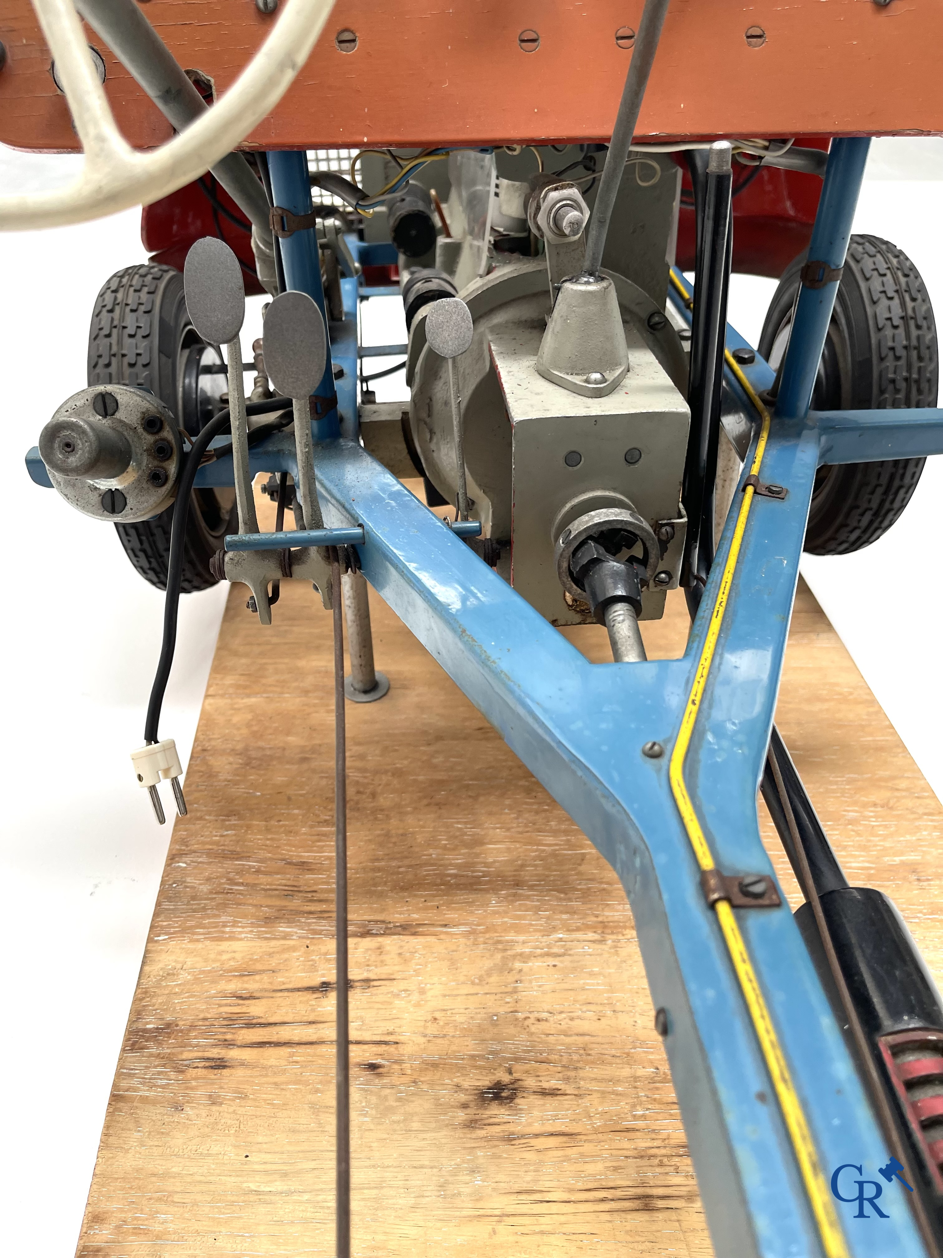 Verkehrs Verlag Remagen, a VVR-150 lesson model for car driving schools. Large model with mainly metal parts.