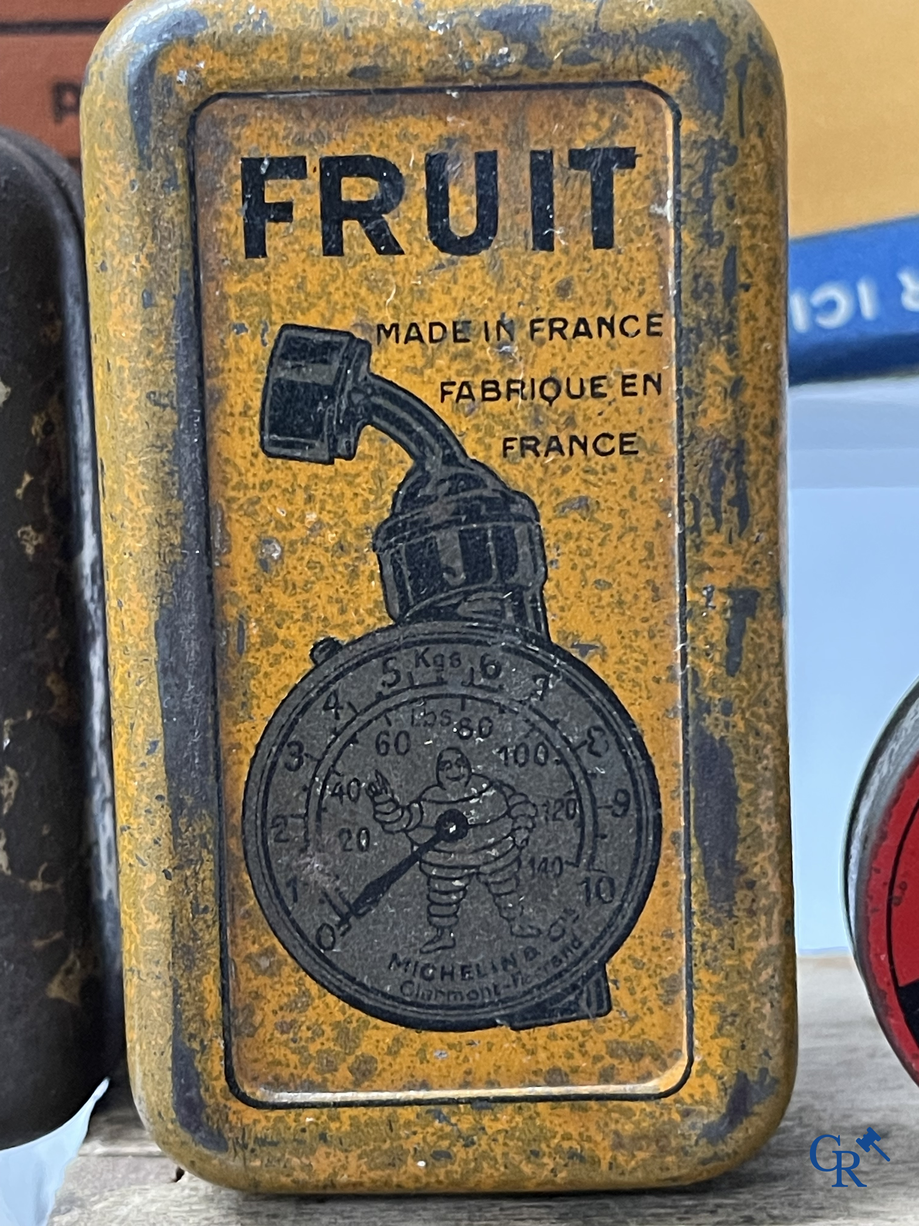 Michelin, an interesting lot with Michelin objects, mainly from the 1920's and 1930's.