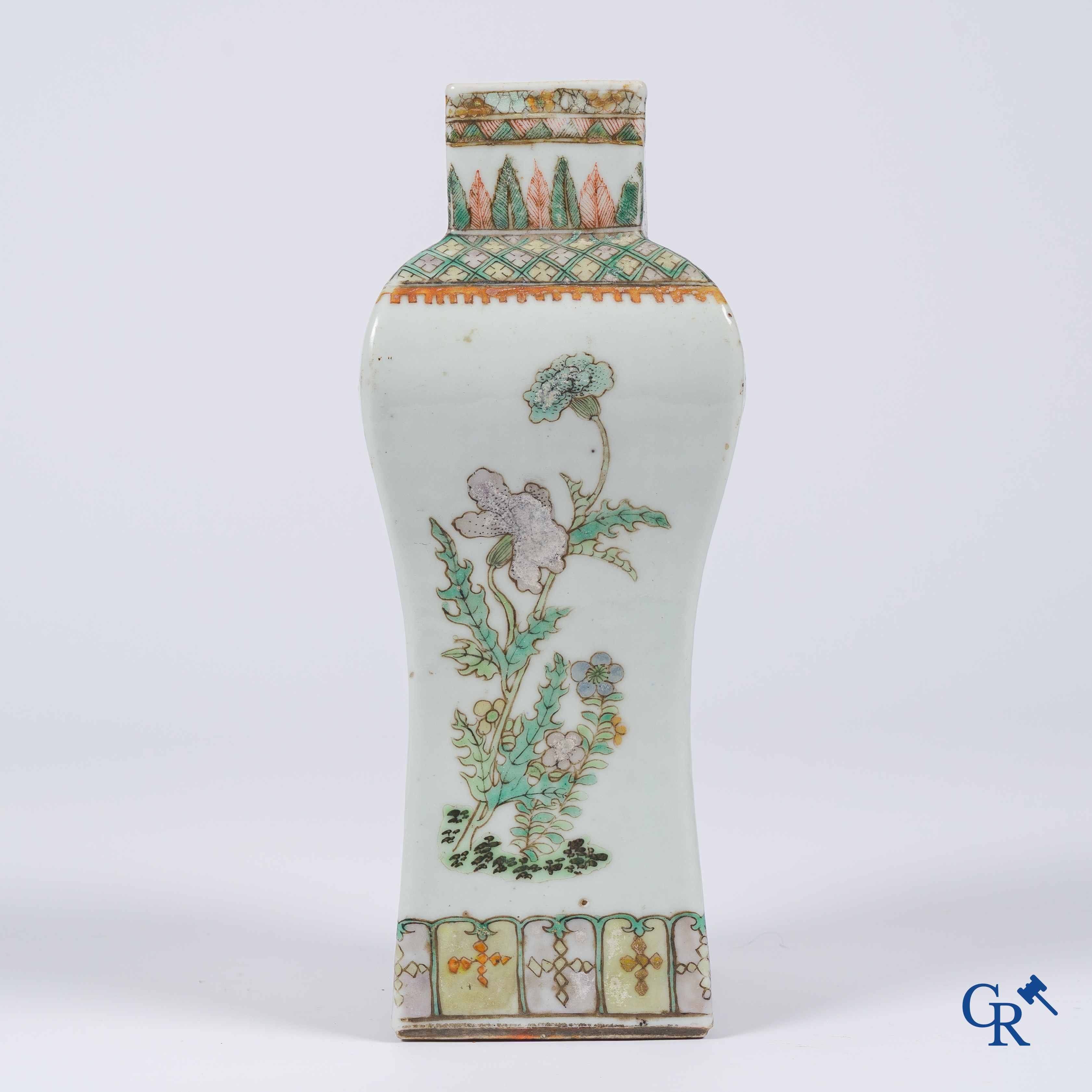Asian Art, Chinese porcelain. A famille rose vase. Kangxi. Marked.