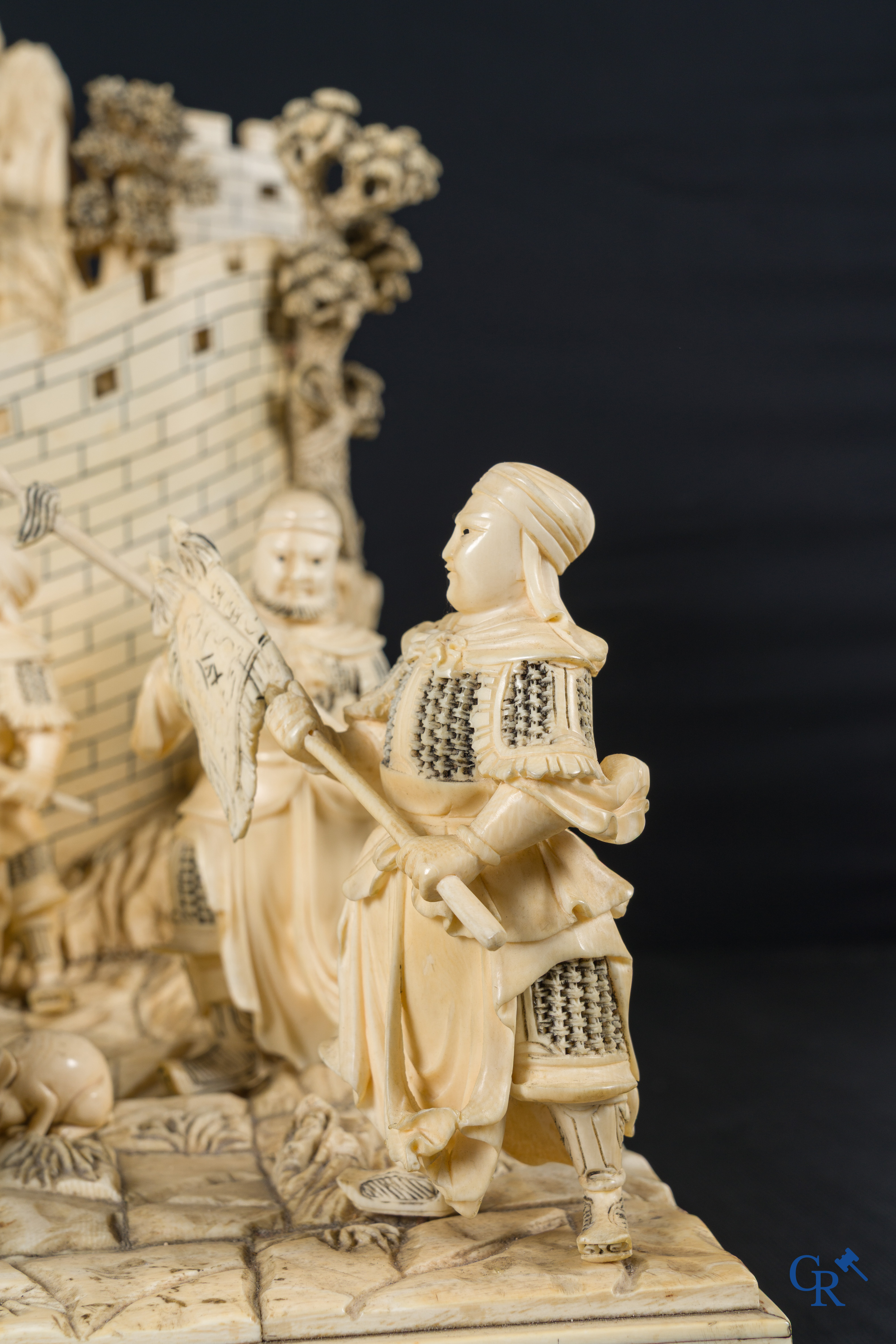 Aziatica, een grote Chinese groep in ivoor en hout. Late Qing-dynastie (1644-1912).