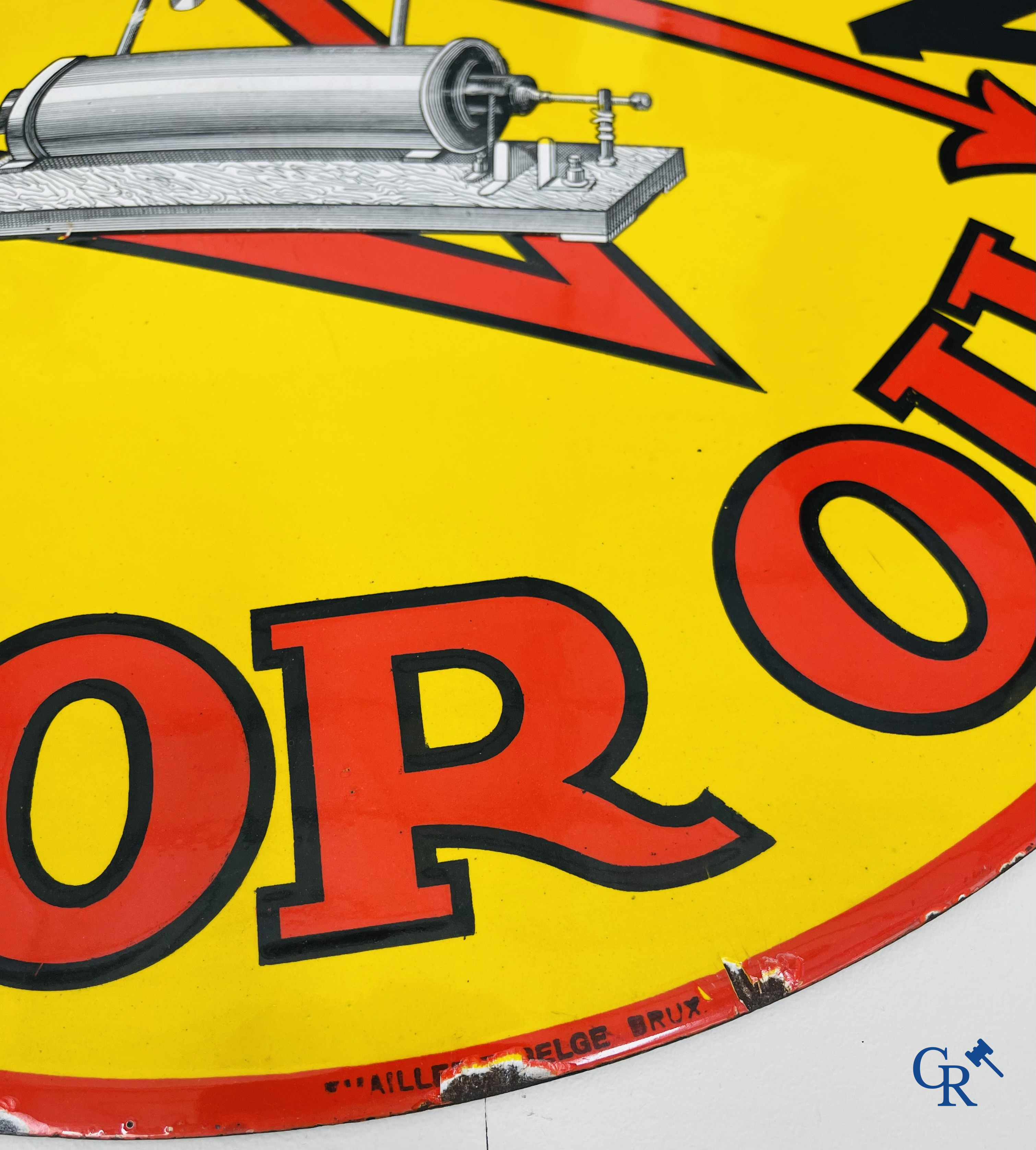 Elektrion Motor Oil. Enamel advertising sign for the Société des Huiles De Cavel and Roegiers in Ghent. Emaillerie Belge 1947.
