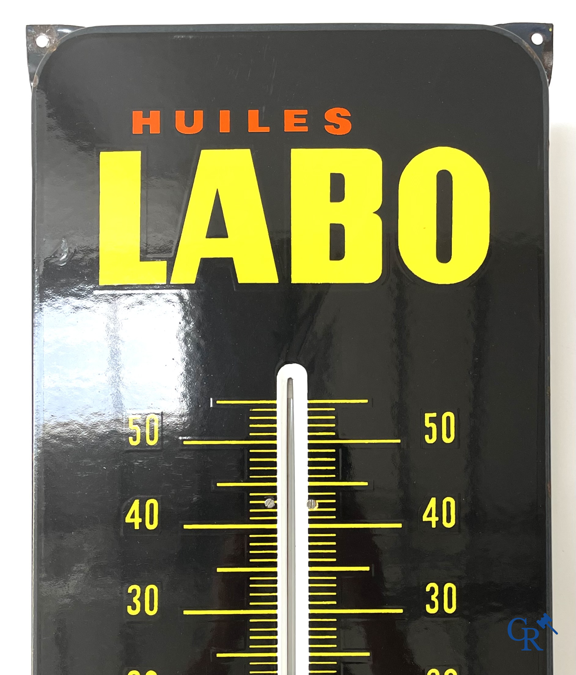 Huiles Labo, emaille reclamebord met ingewerkte thermometer voor motor olie. 60'er jaren.