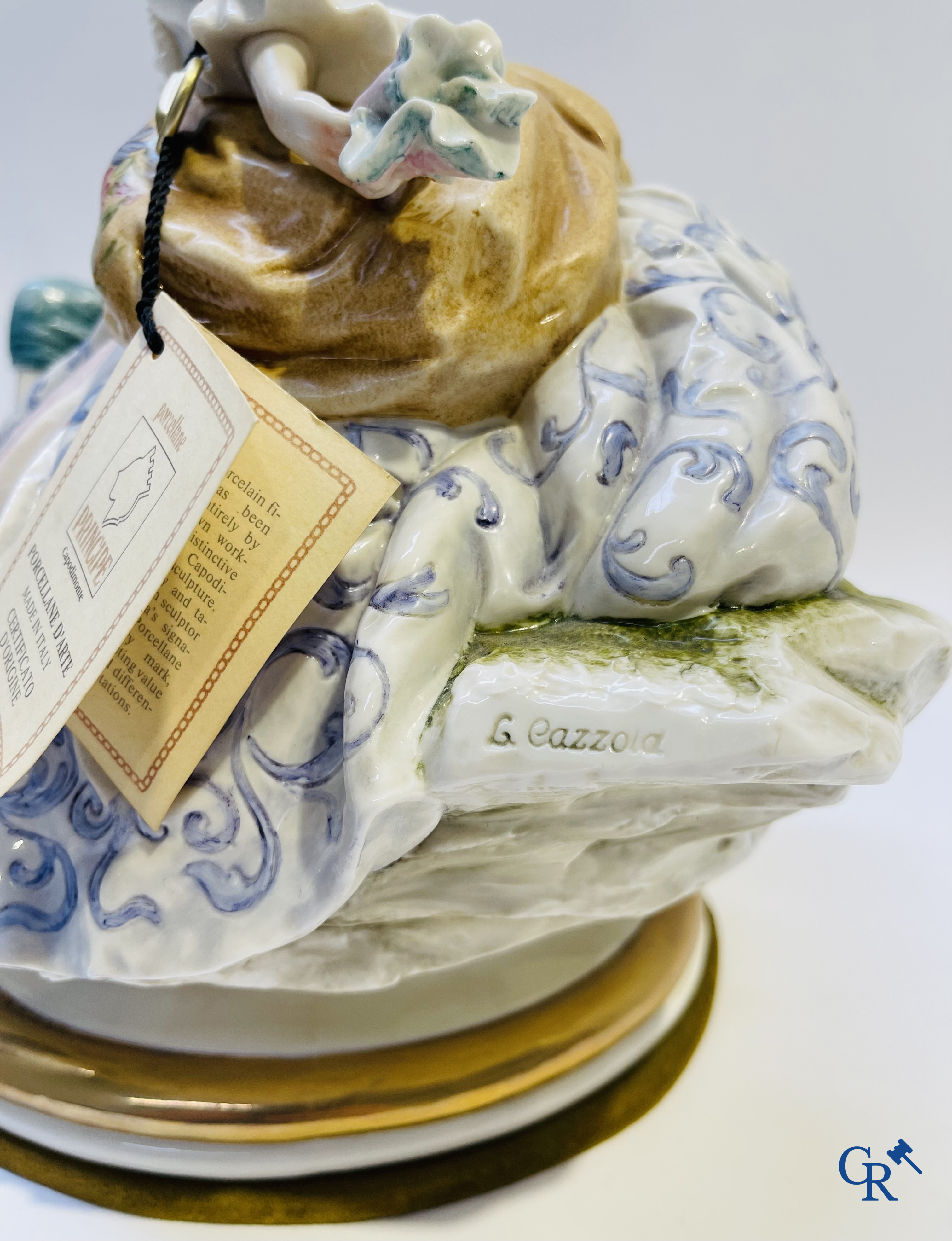 Porselein: Capodimonte: Uitzonderlijke groep in Italiaans porselein met kant.