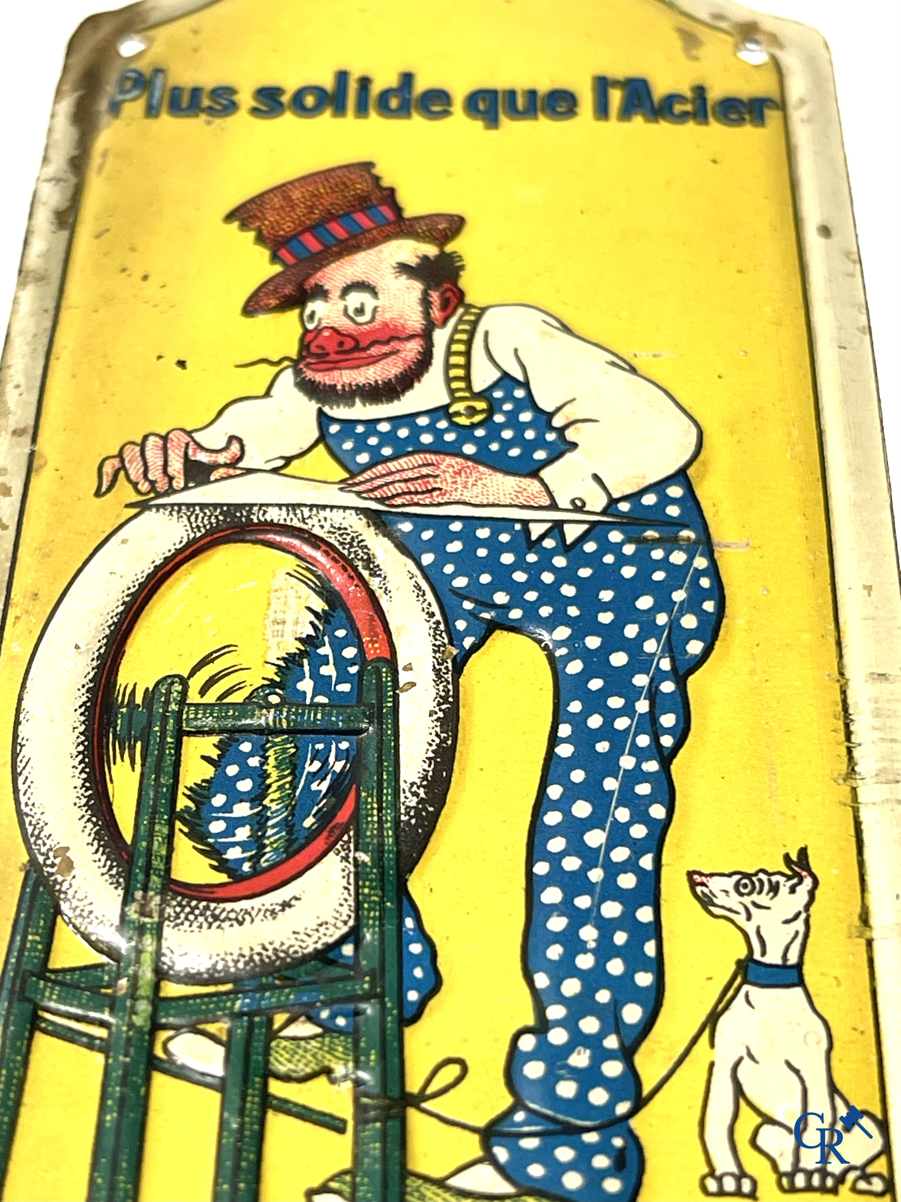 Pneu Hutchinson, Deurpost in beschilderd blik voor Hutchinson banden. Naar een ontwerp van Mich. Circa 1920.