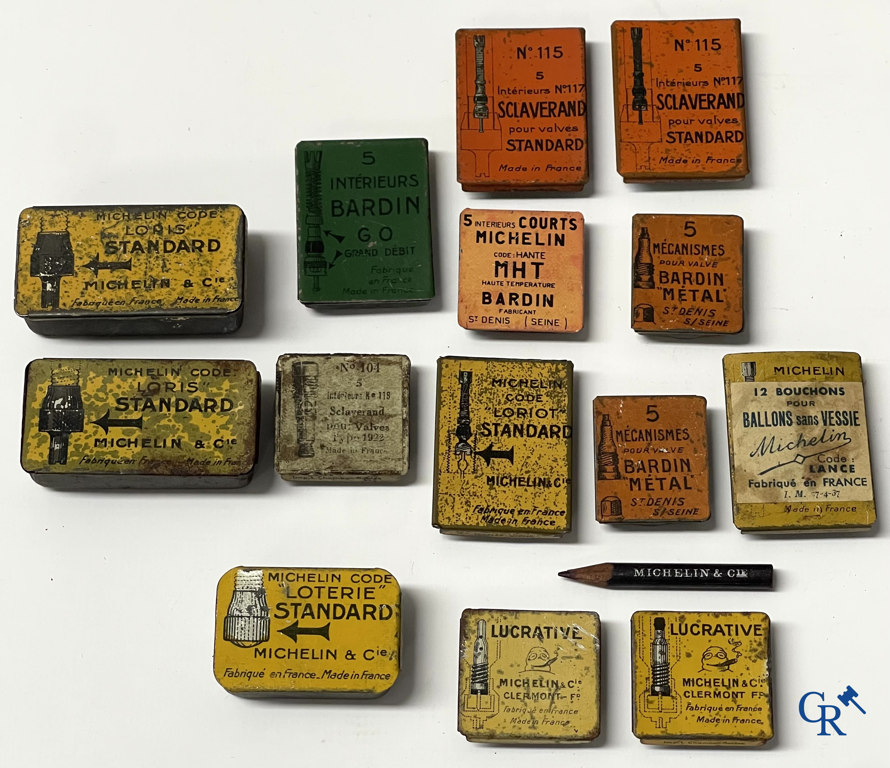 Michelin, an interesting lot with Michelin objects, mainly from the 1920's and 1930's.