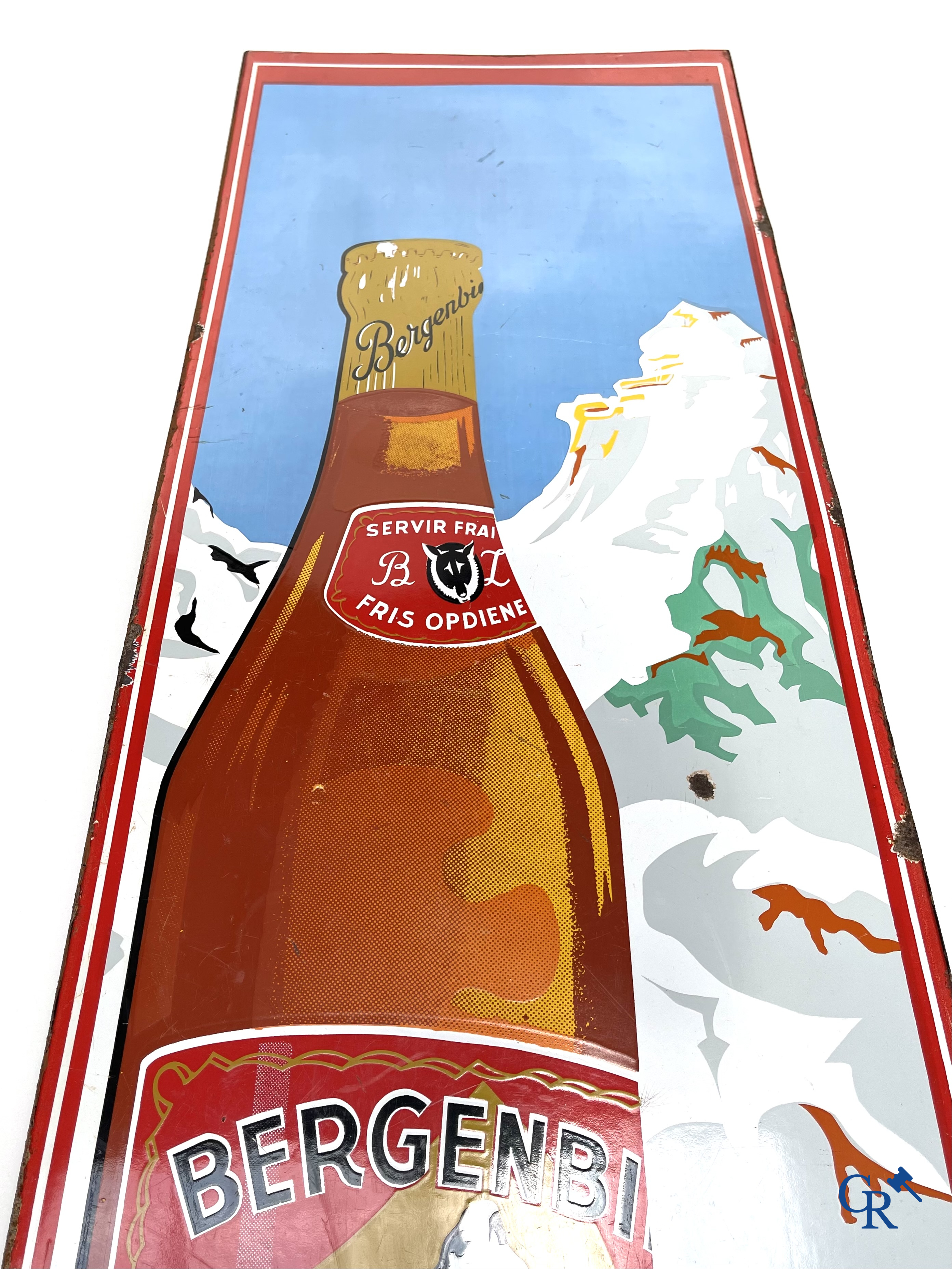 Bergenbier. Emaille reclamebord voor de luxepils "Bergenbier" van brouwerij Zeeberg te Aalst. Emaillerie Koekelberg '56.