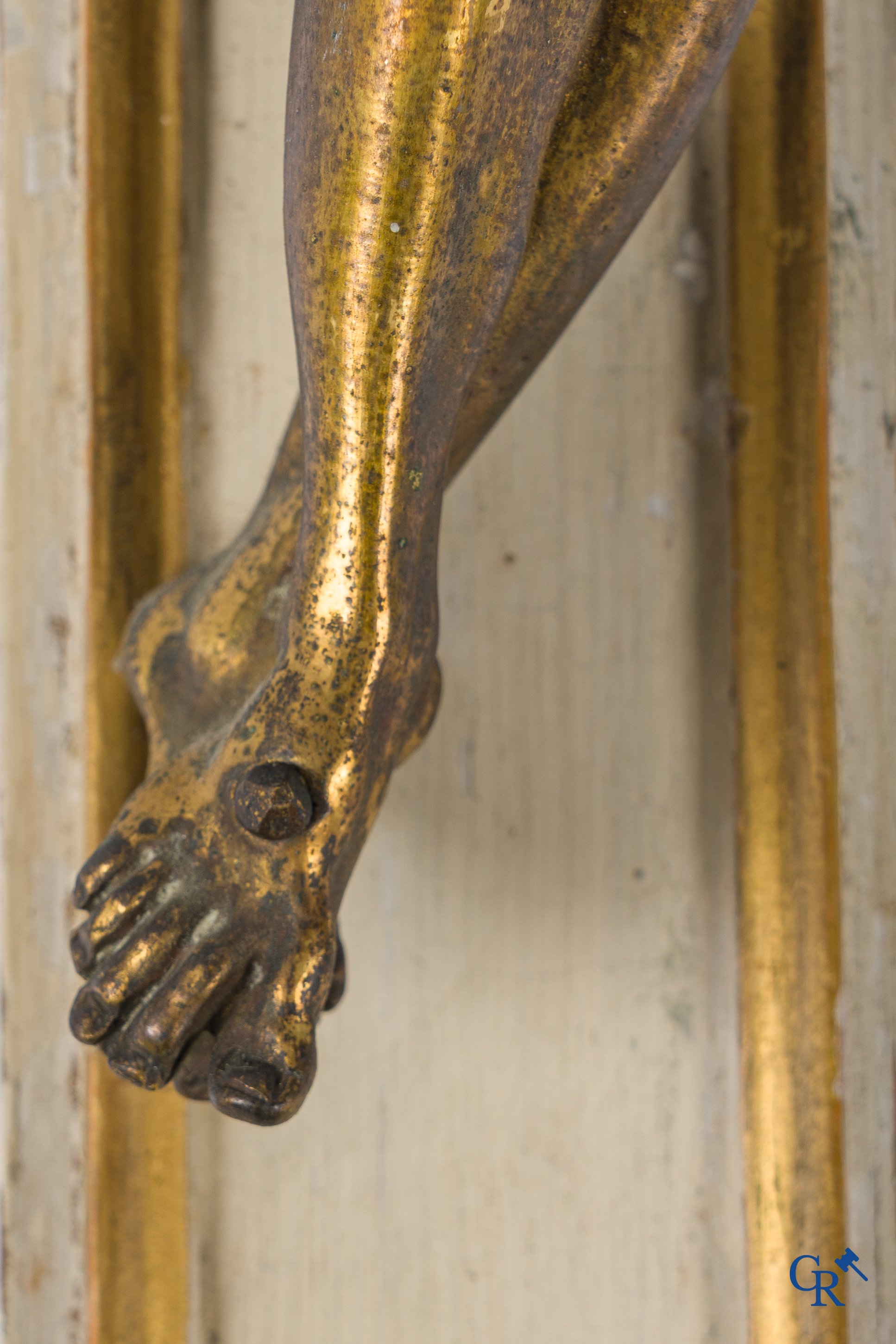 Religious objects, a large gilded bronze corpus, 18th century.