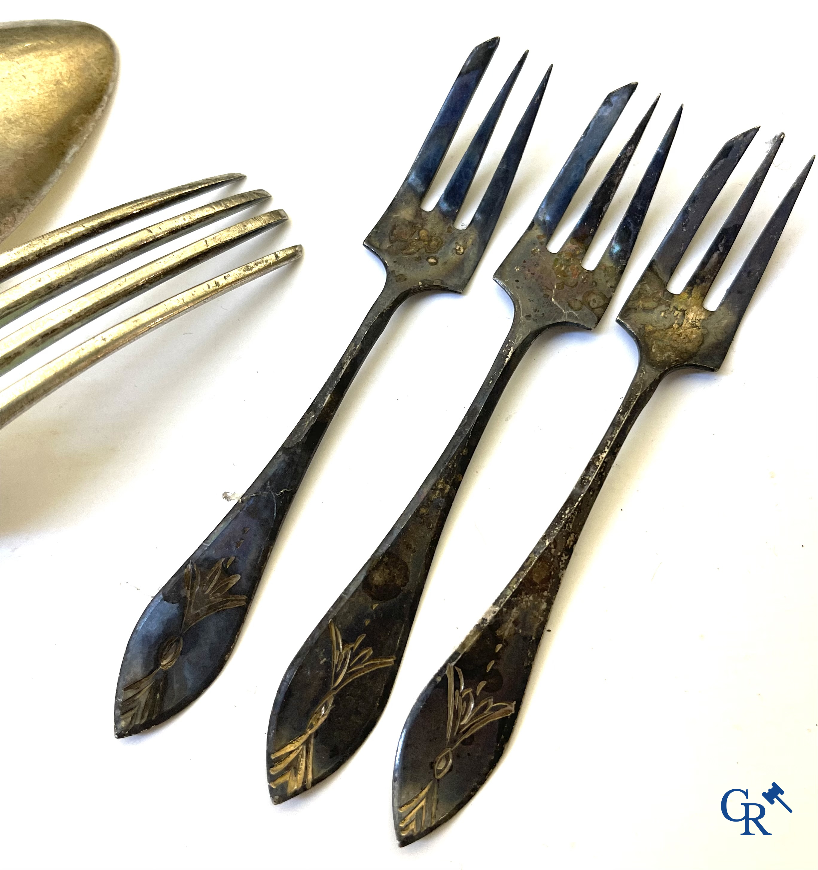 A lot with silver and silver-plated objects, Christofle, Wiskemann, a jardiniere with crystal coupe, etc.