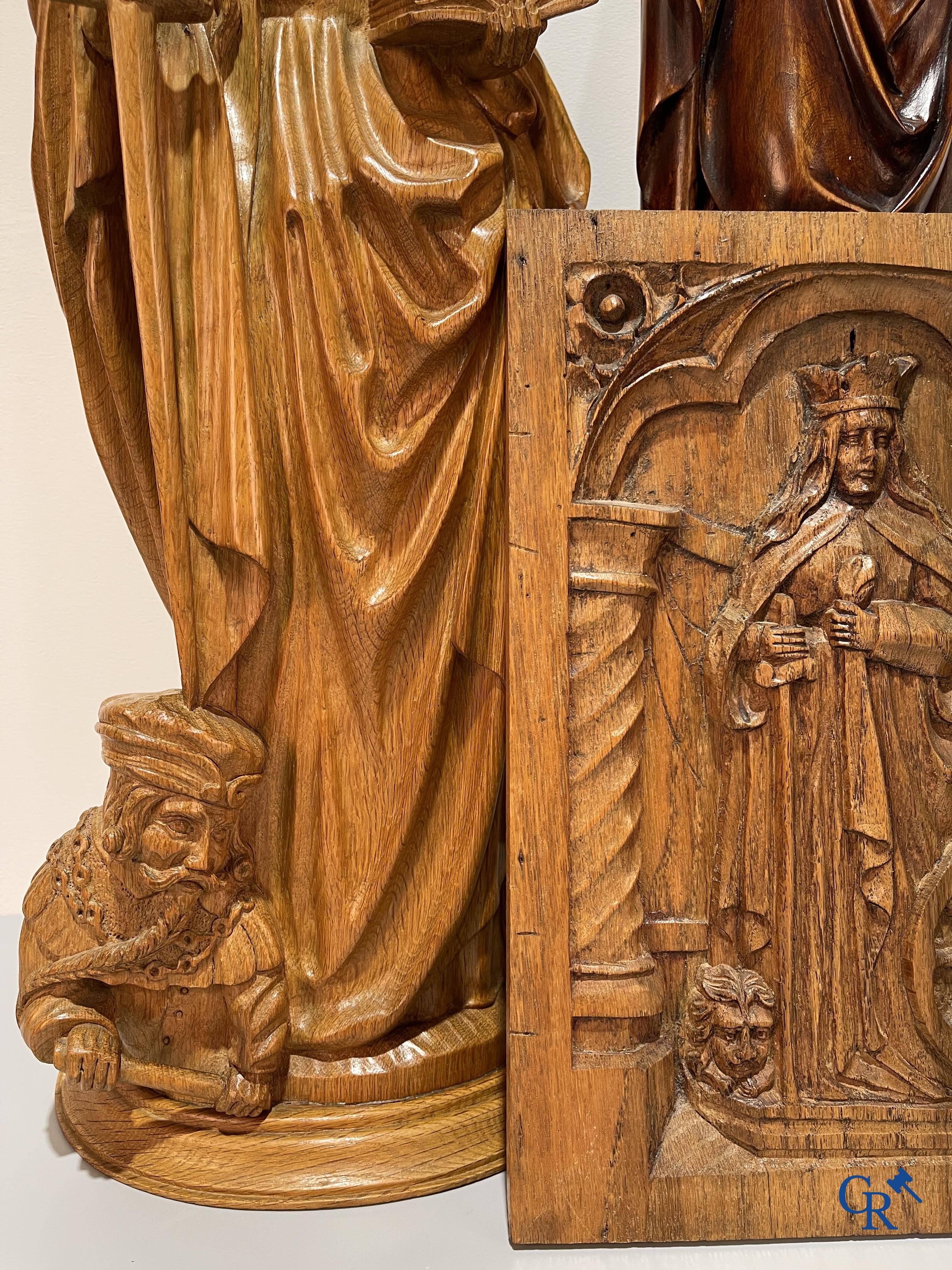 Religious objects, 6 religious representations in wood carving after antique models. Circa 1900-1940.