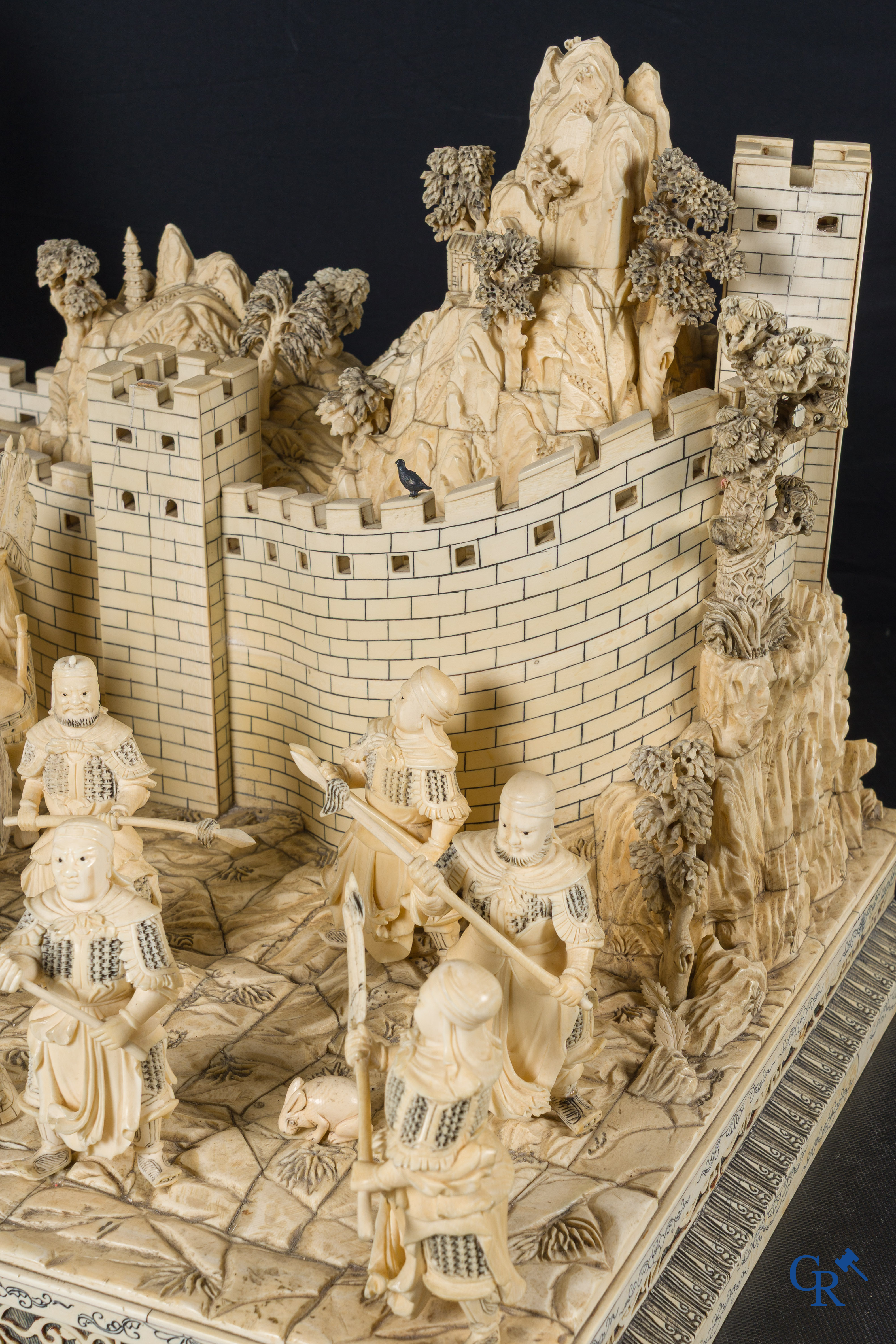 Aziatica, een grote Chinese groep in ivoor en hout. Late Qing-dynastie (1644-1912).