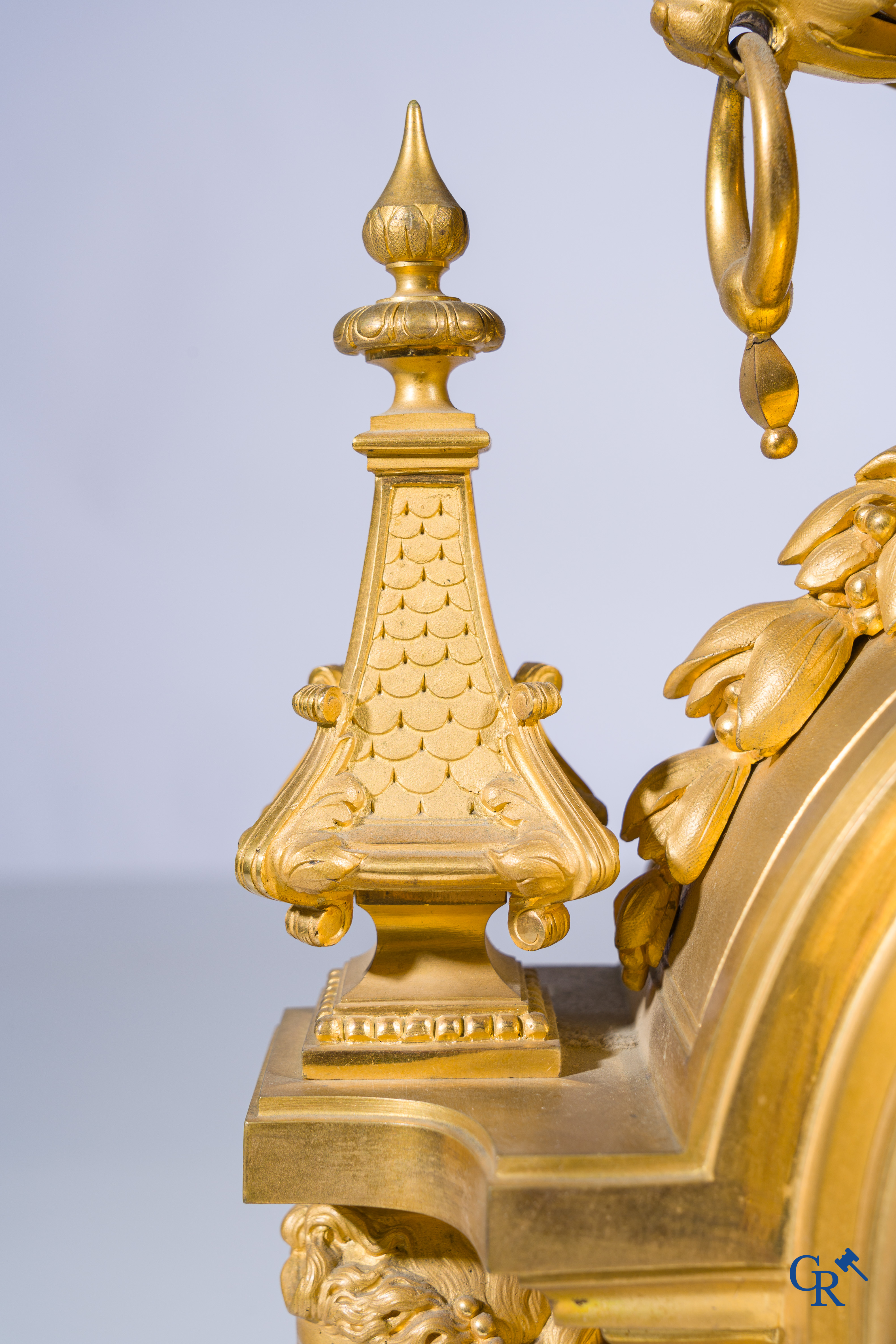 Charpentier & Cie, een imposante 3-delige schouwgarnituur in LXVI-stijl. Napoleon III-periode.