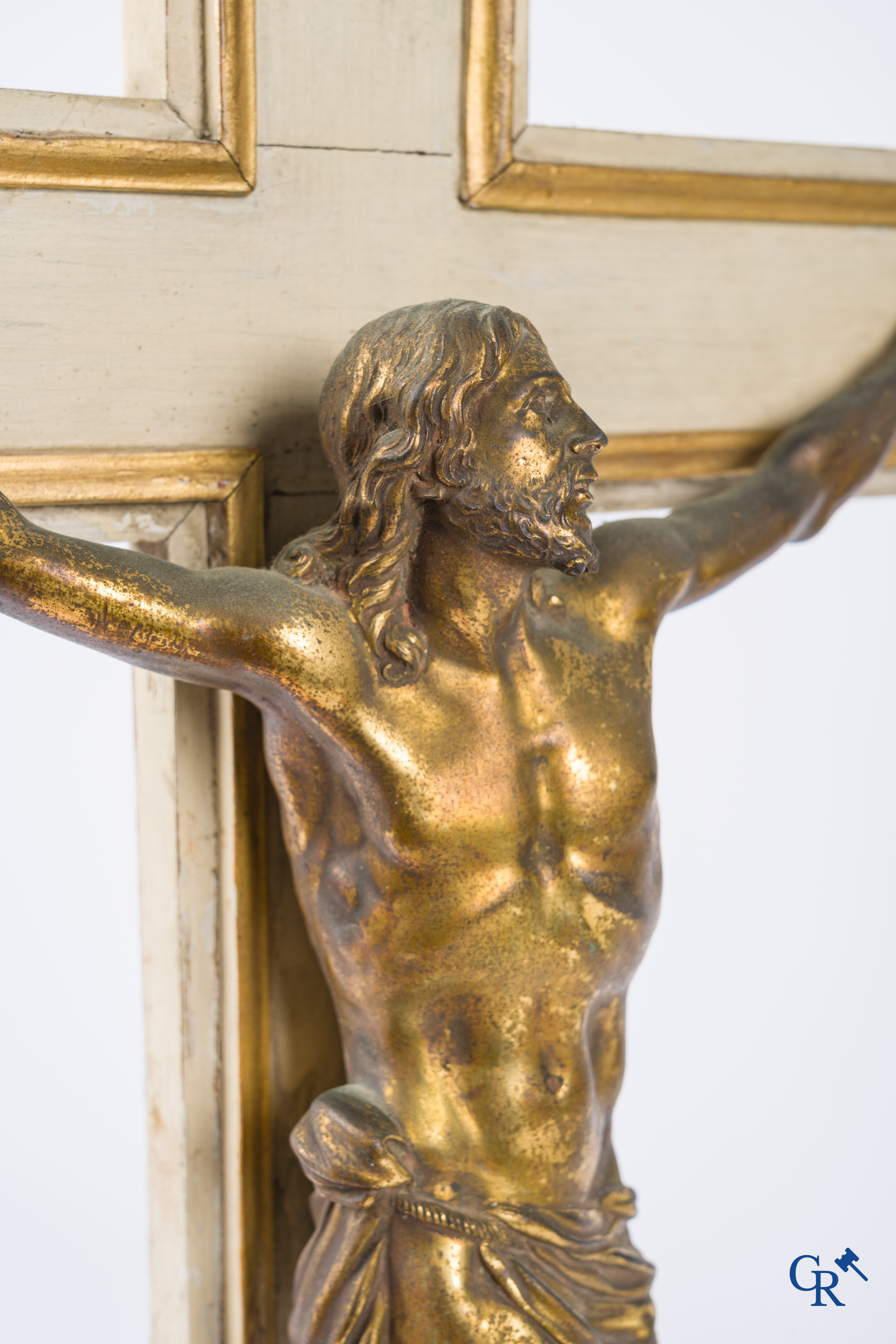 Religious objects, a large gilded bronze corpus, 18th century.