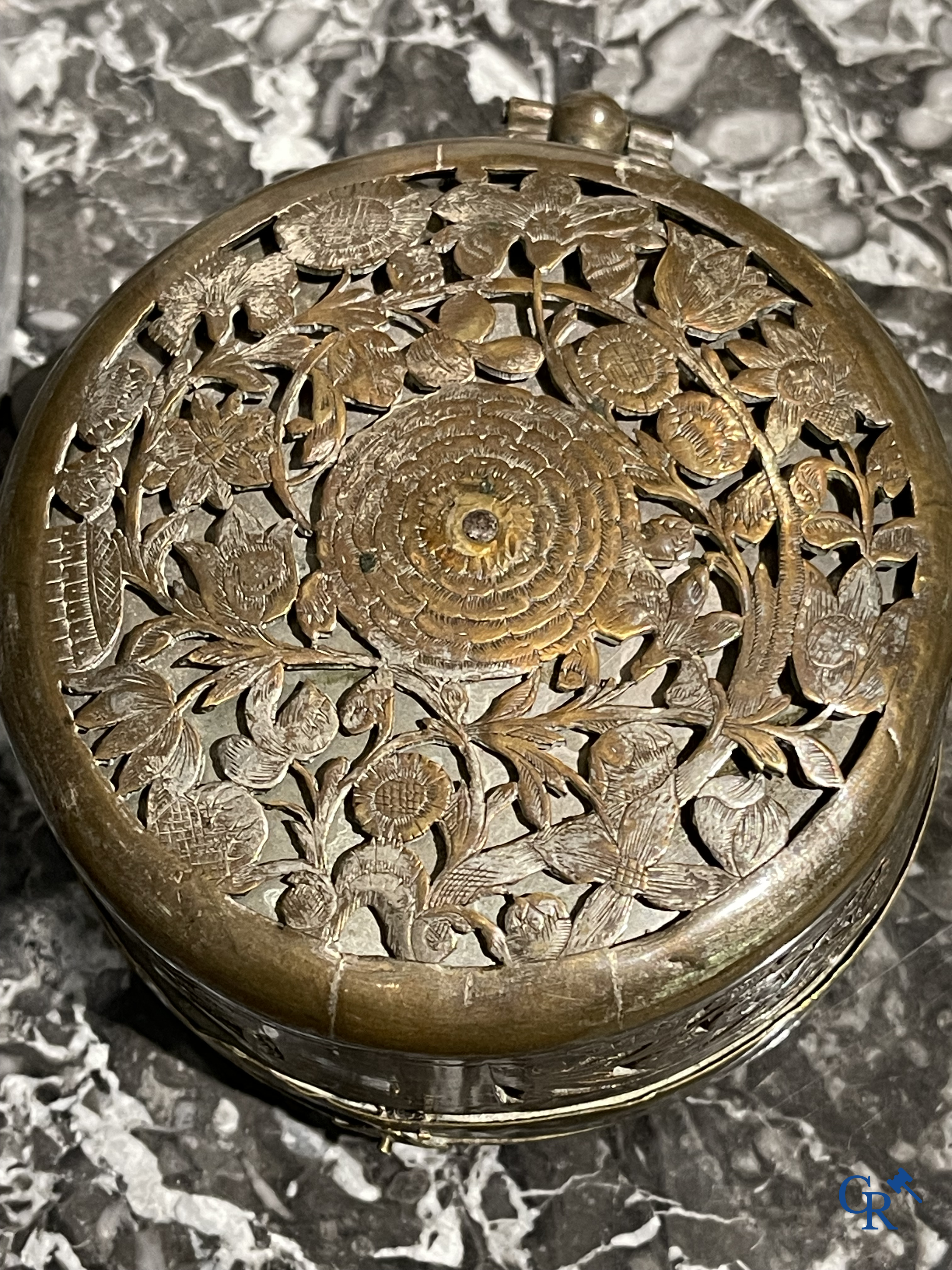 Clocks and watches. Montre de carosse. Large carriage watch with engraved and perforated case. France 17th century.