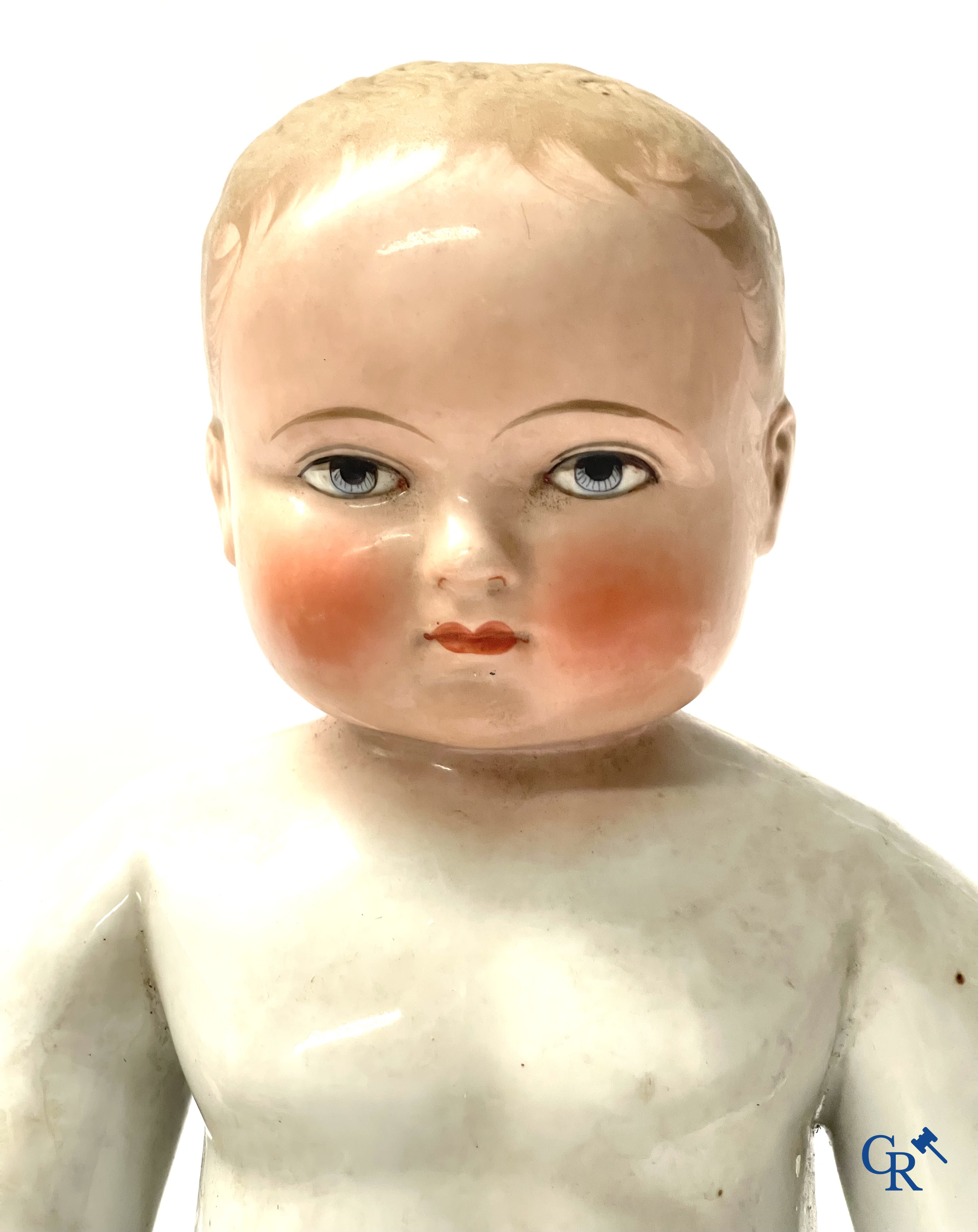 A lot with beautiful antique dolls, Jumeau bouche fermée, bath doll Frozen Charly, quirky rattles, etc.