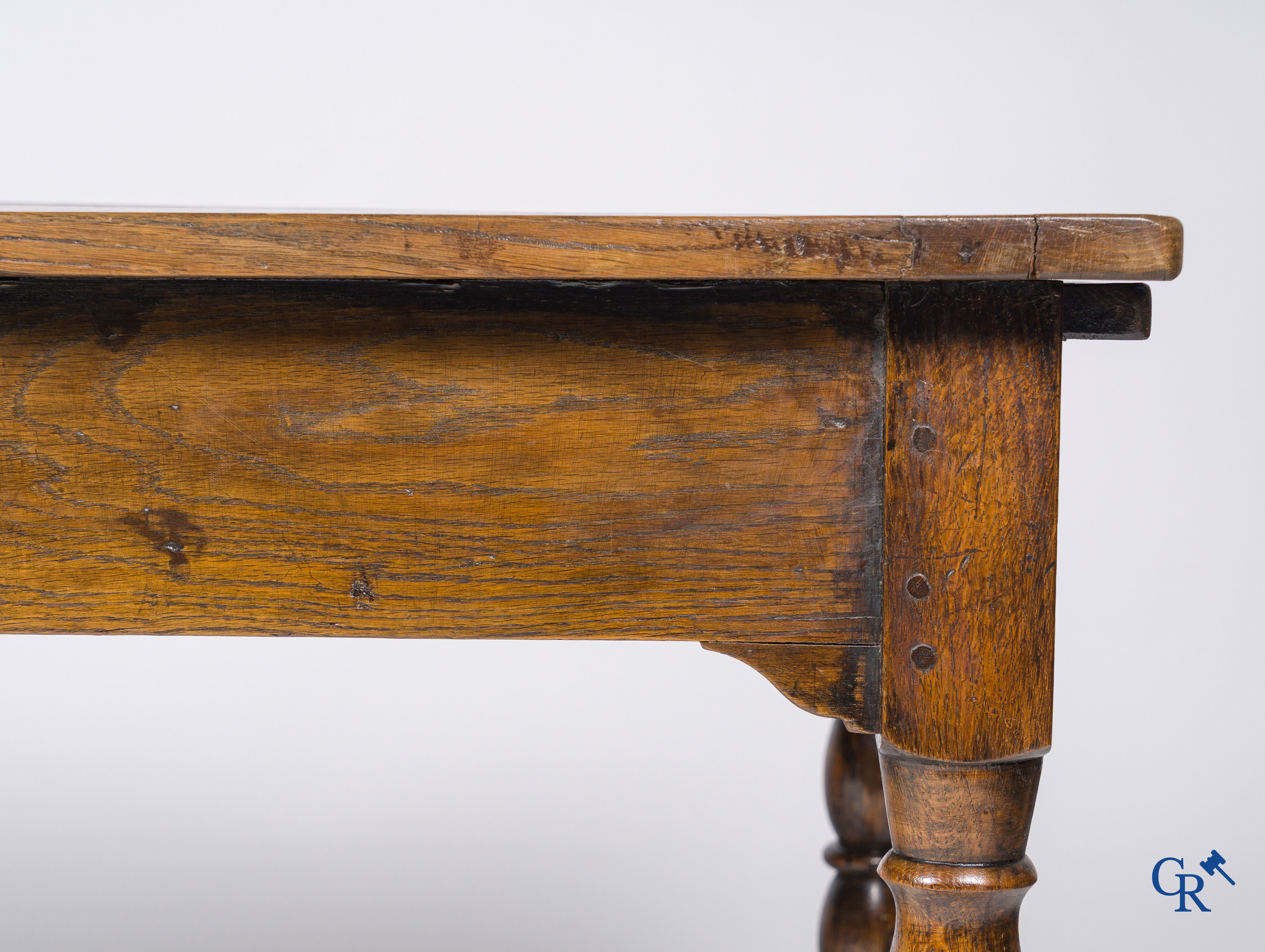 Antique oak monastery table with pull-out leaf and 1 drawer. Late 18th - Early 19th century.
