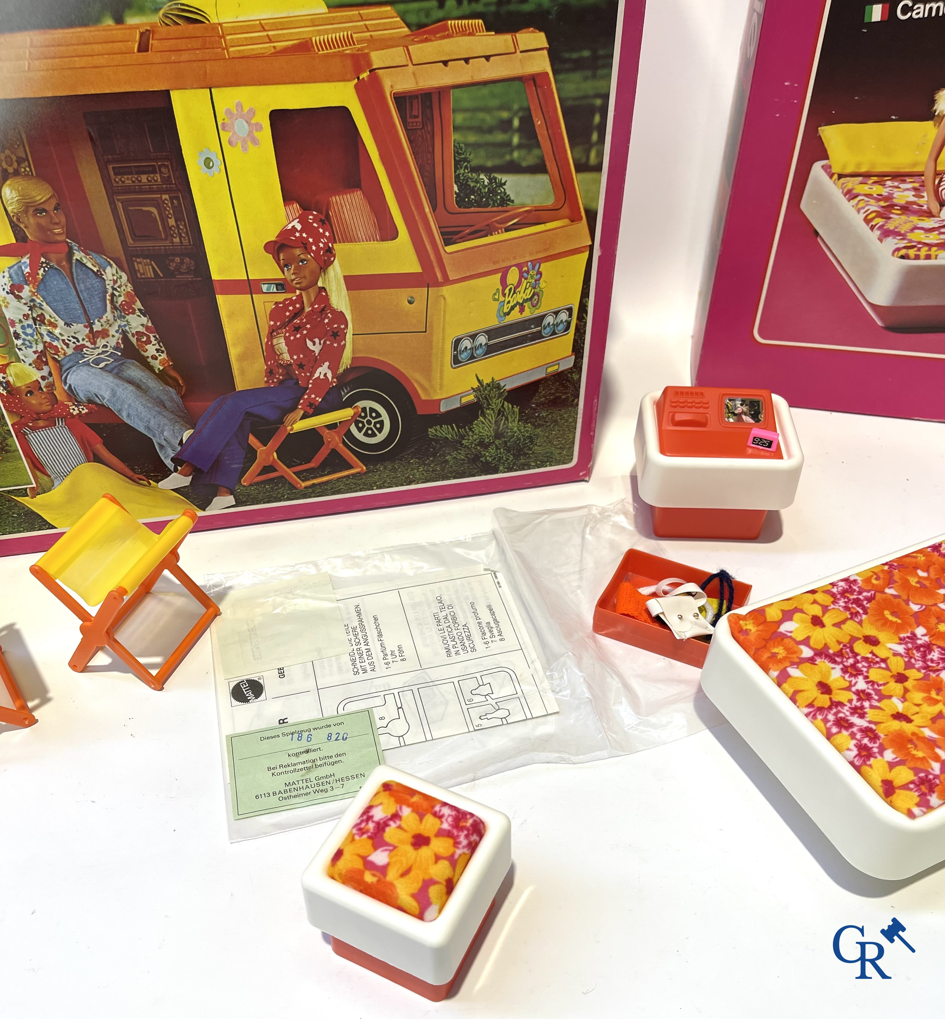 Vieux jouets. Mattel, un beau lot de poupées et attributs. Barbie, Ricky, Skipper, Ken, etc. Années 1960 et plus tard.