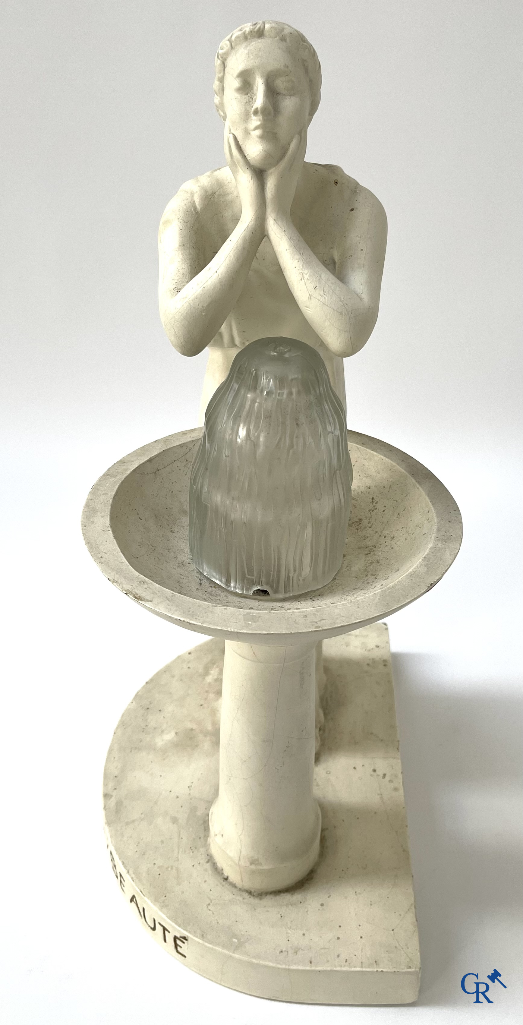 Vichy, Source de beauté. Lampe en papier mâché surmonté de plâtre patiné. Première version vers 1930-1940.
