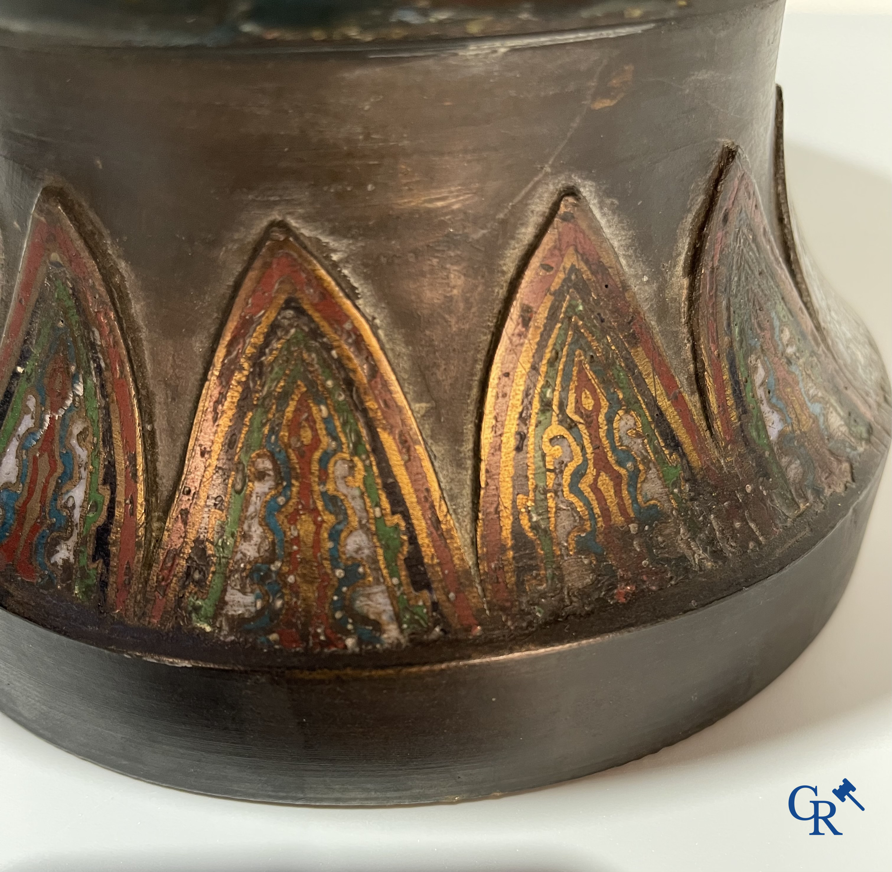 Asian Art, a pair of Chinese vases in cloisonné. Marked.