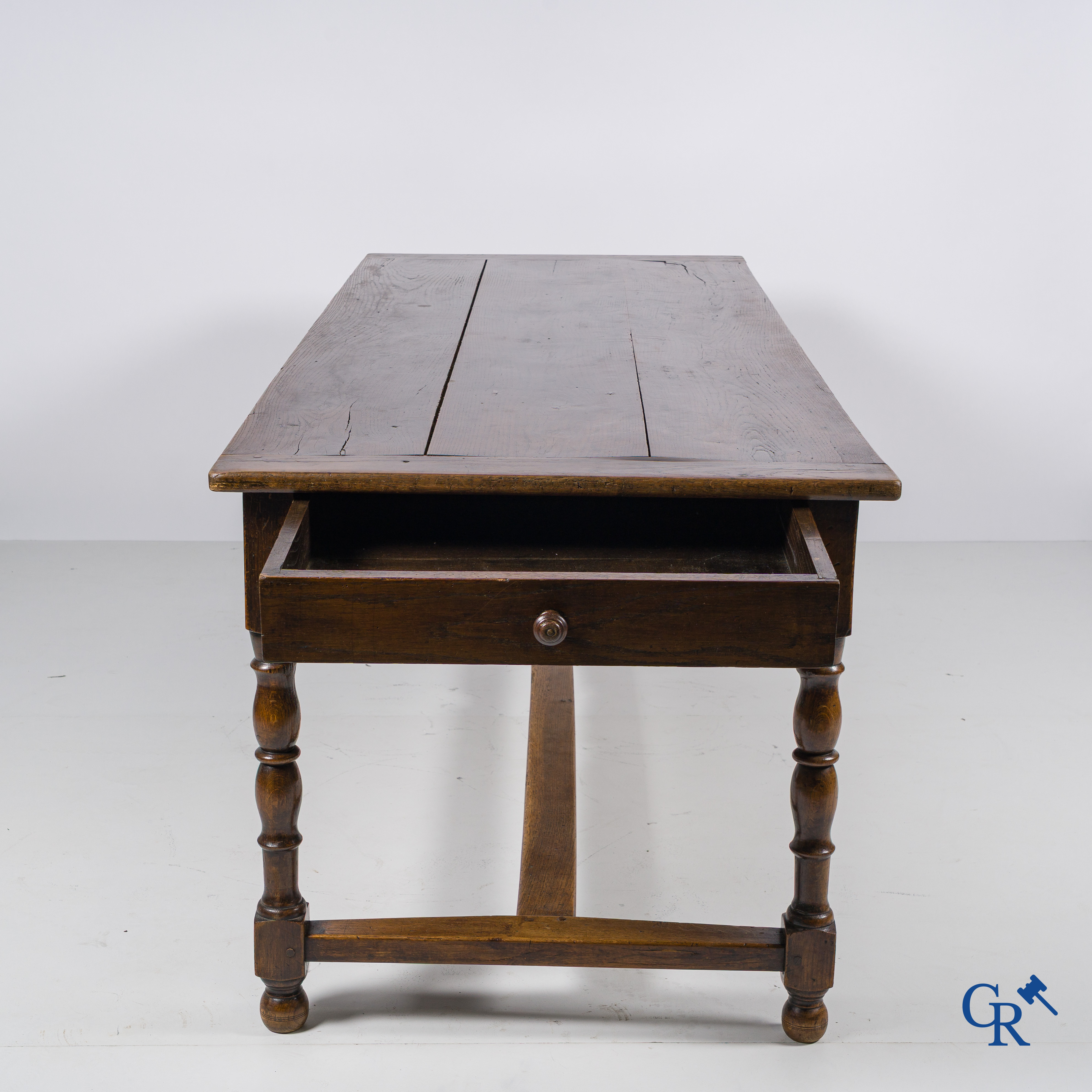 Antique oak monastery table with pull-out leaf and 1 drawer. Late 18th - Early 19th century.