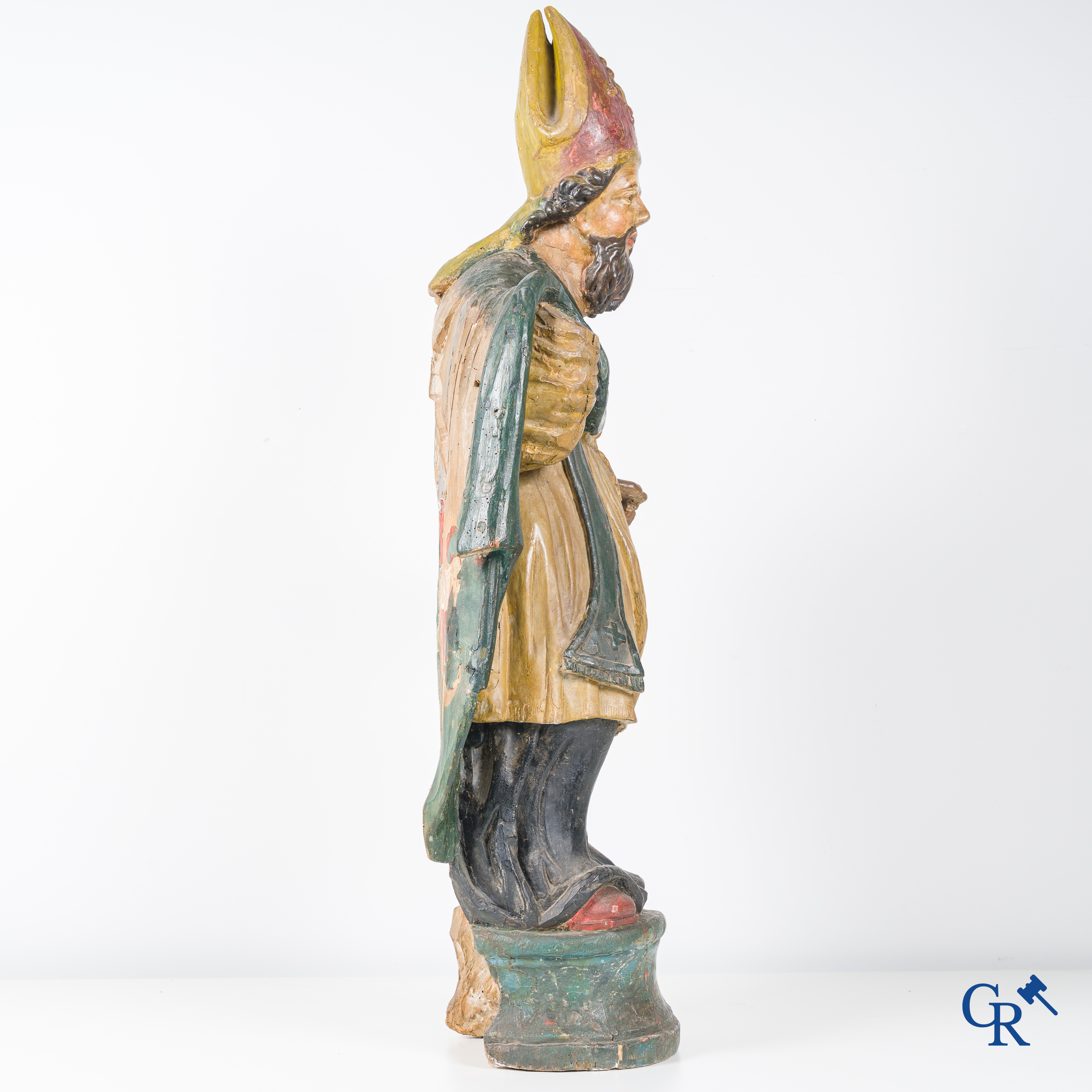 Religious objects, A wooden polychrome staute with a hollowed-out back. 18th century.