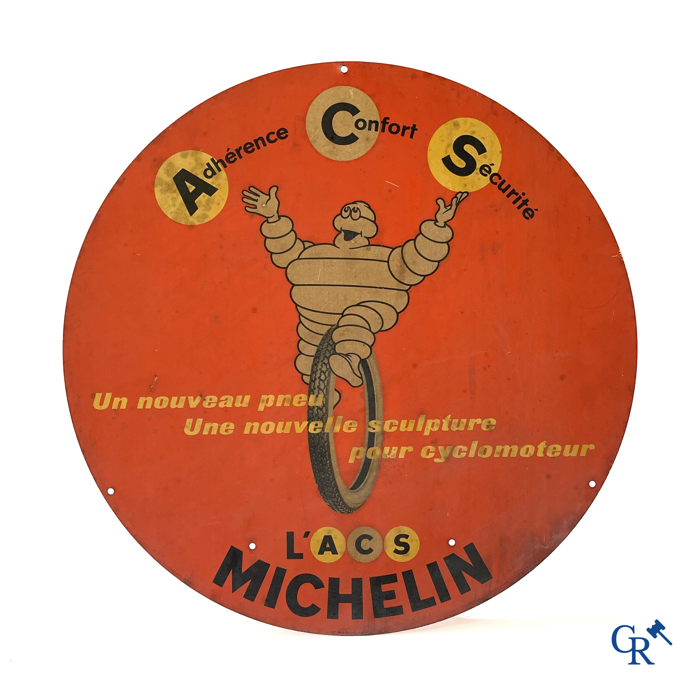 Michelin. Dubbelzijdig uithangbord in bedrukt metaal voor de bromfietsbanden van Michelin. Imp. Noël Auxerre.