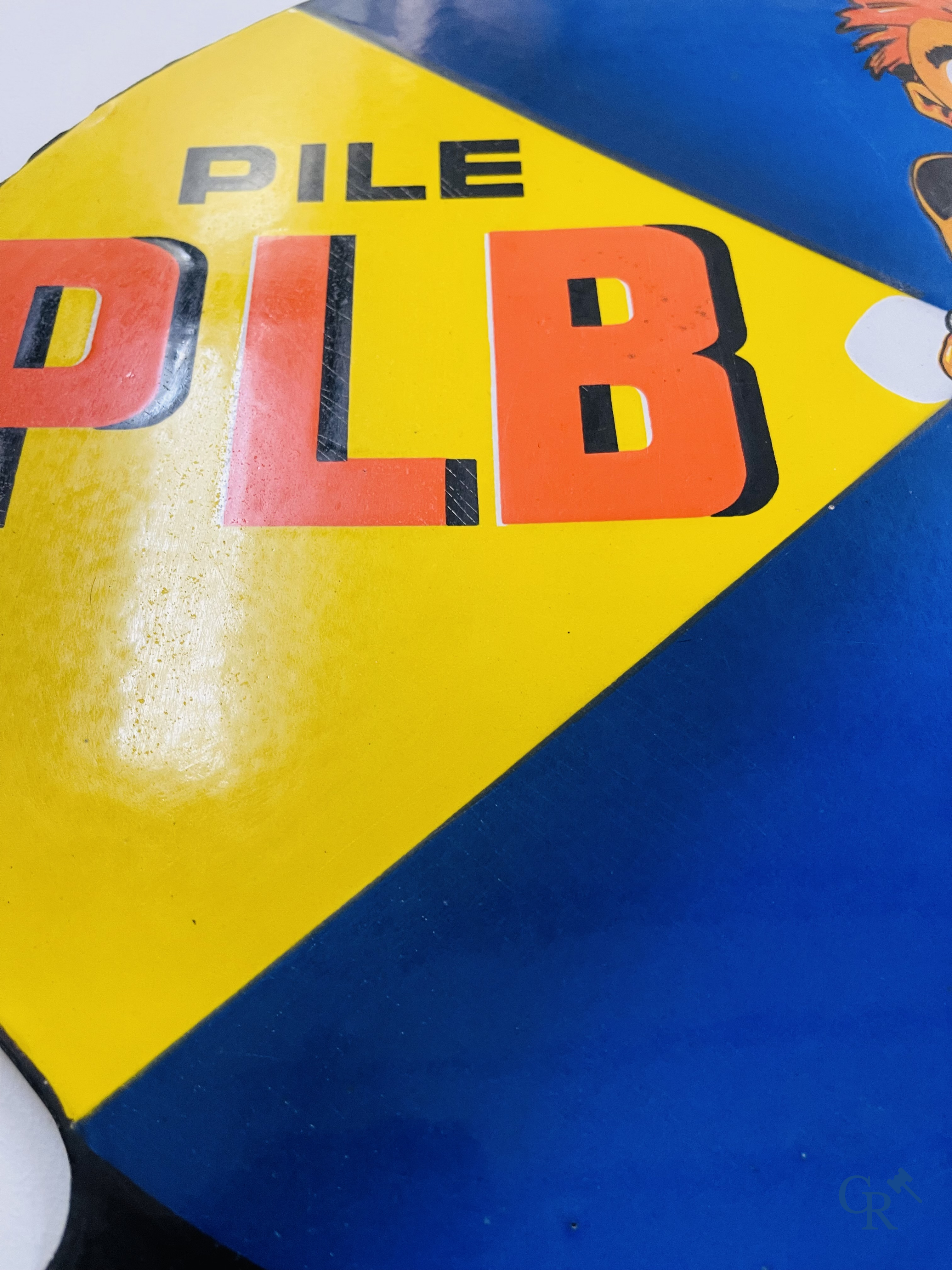 Pile PLB Vélos. Plaque émaillée publicitaire double face pour batteries de vélo PLB. Emailgraph. Bruxelles, 1940.