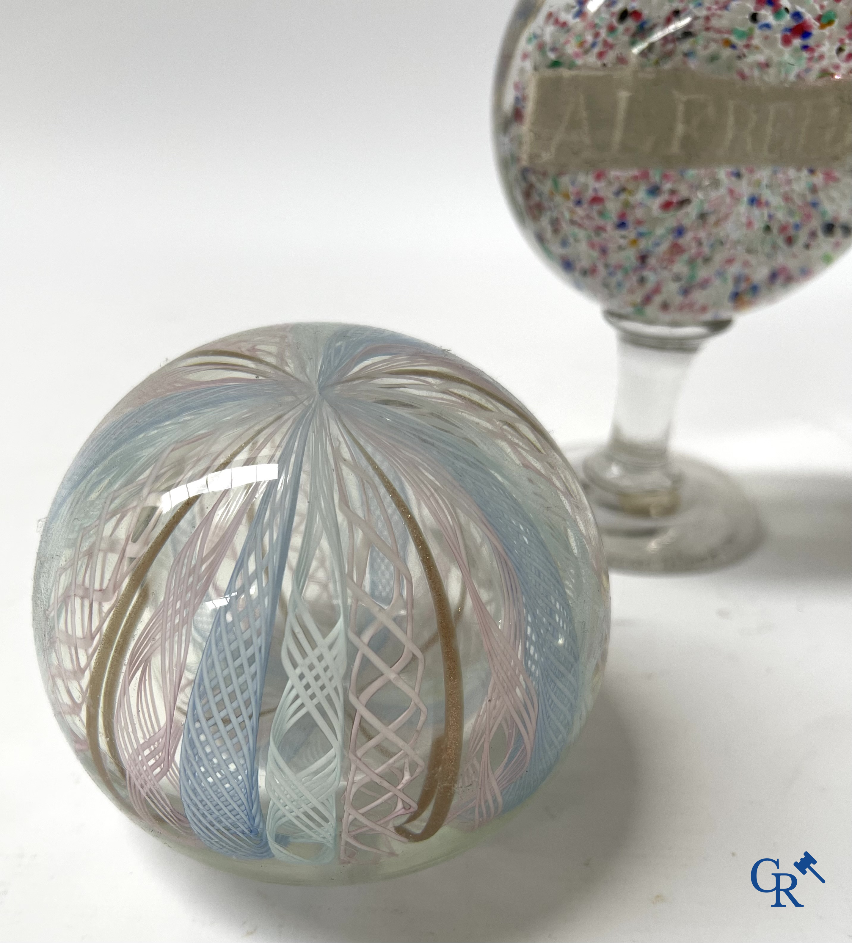 Several press papers and sulfure objects including a rare boule press paper depicting Henri II.