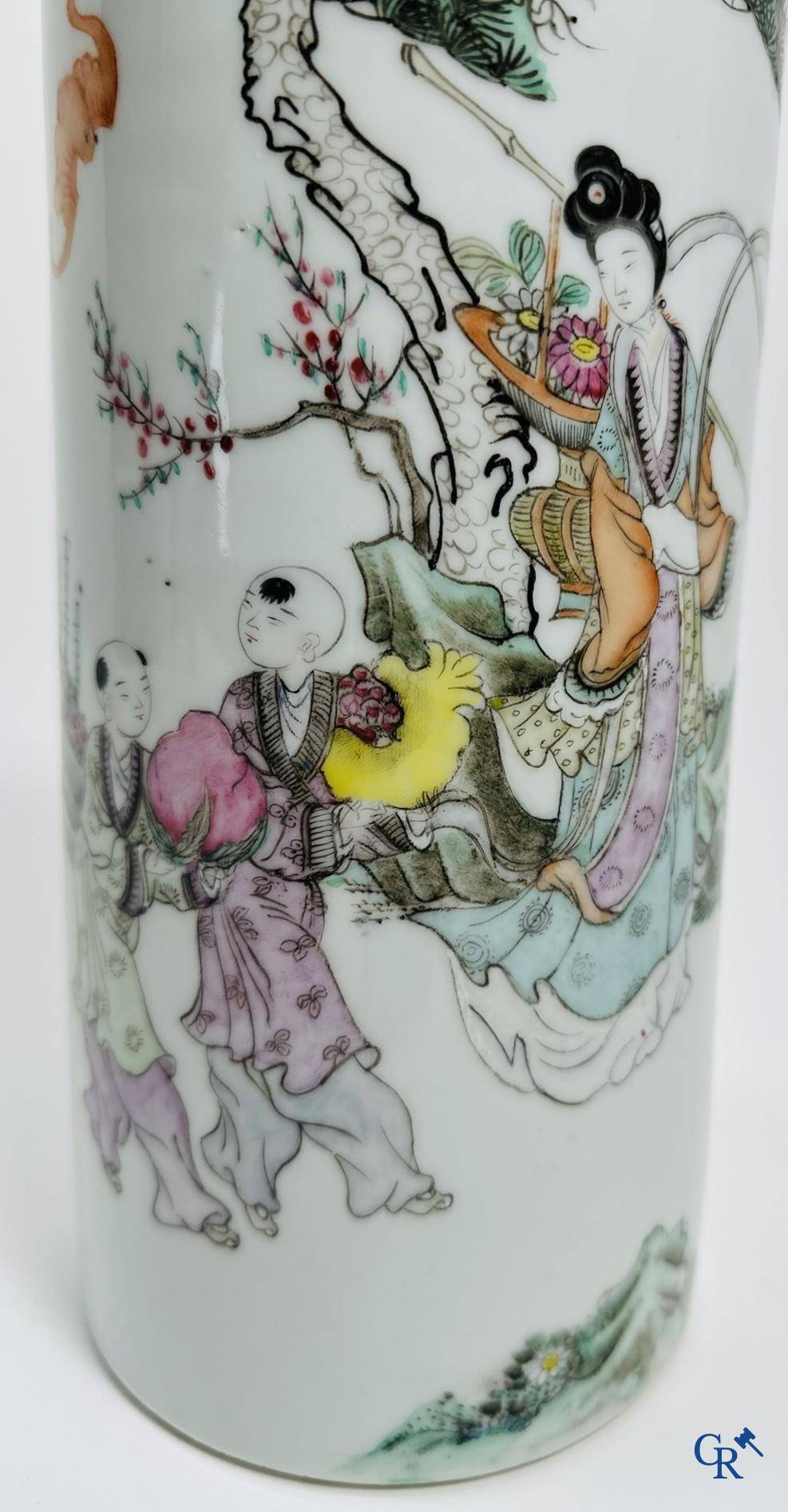 Chinese porcelain: Lot of 2 Chinese vases.