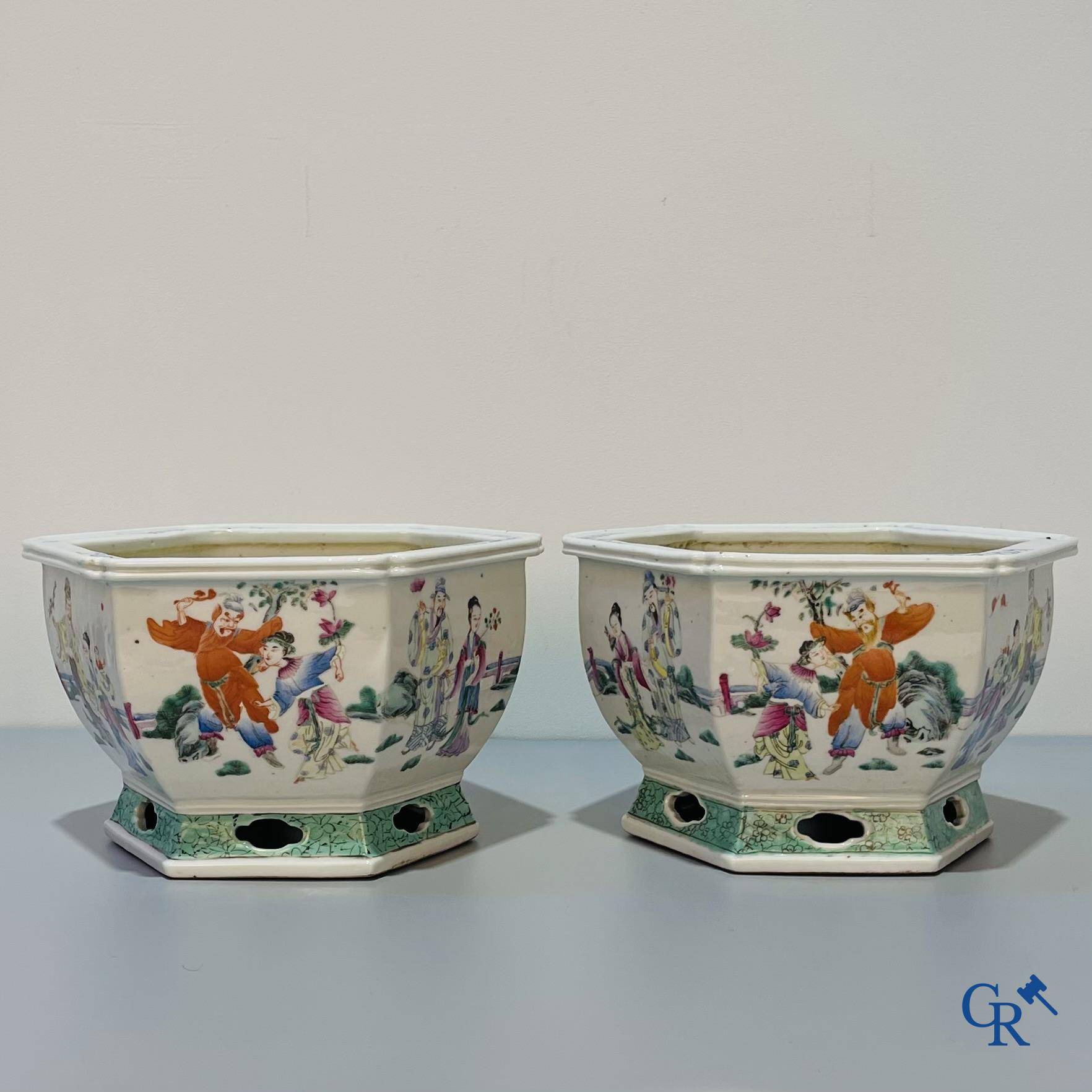 Asian Art, Chinese porcelain, a pair of hexagonal Chinese famille rose jardinieres. 19th century.