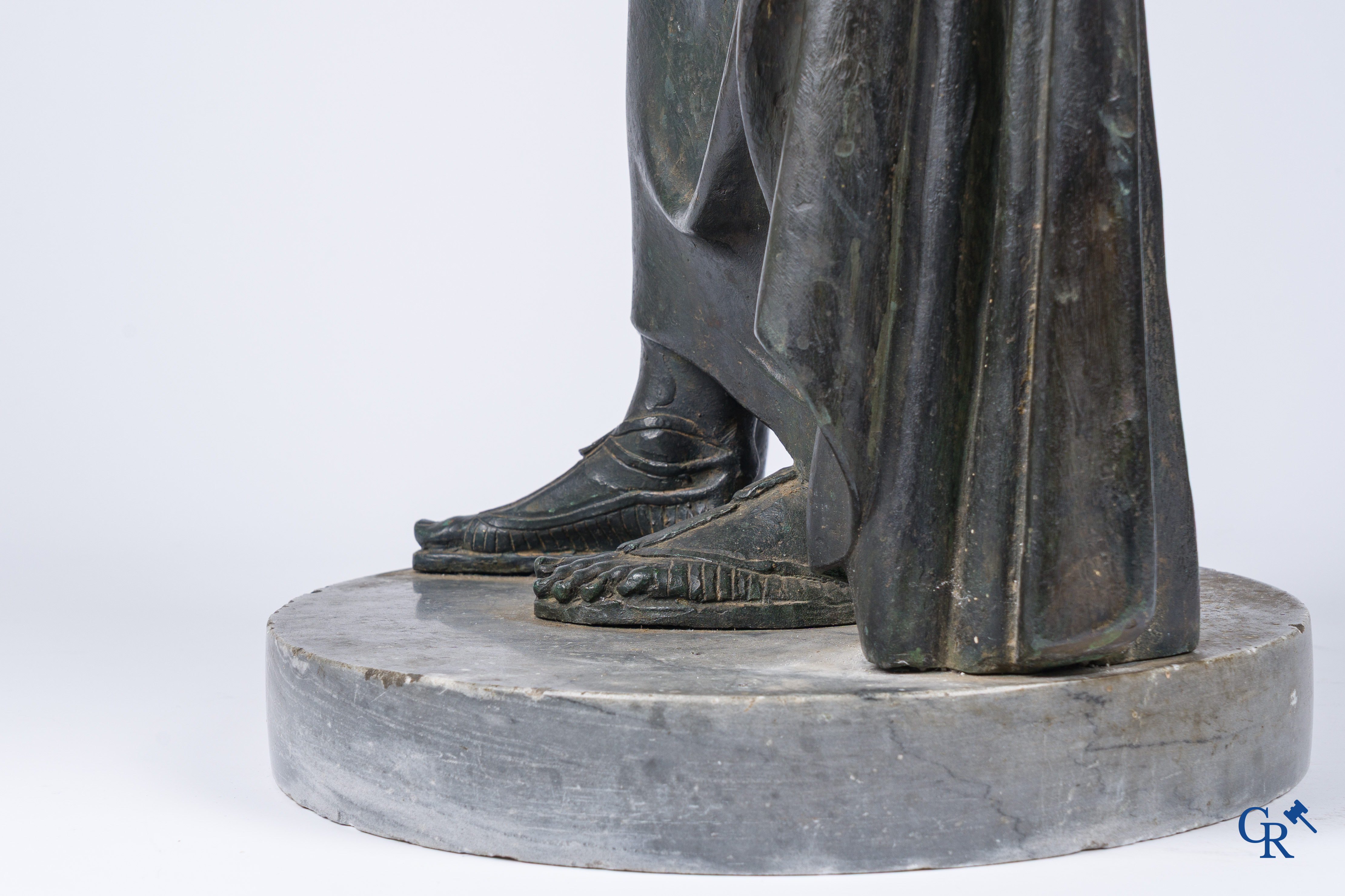 Asklepios, dieu grec de la médecine et de la guérison. Socle en marbre gris Sainte Anne. Fin du 18ème - début du 19ème siècle.