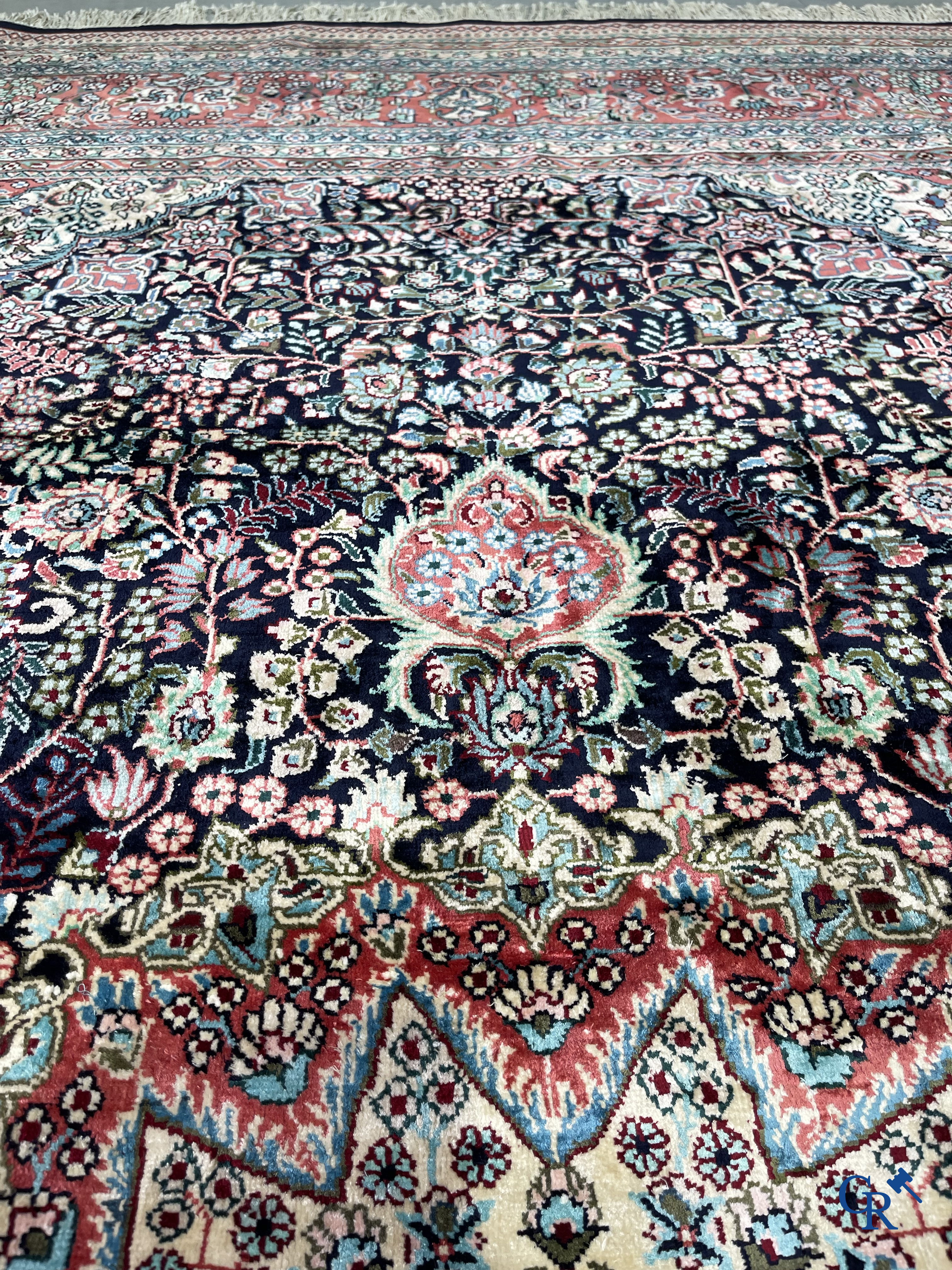 Oosterse tapijten: Ghoum, een uitzonderlijk handgeknoopt tapijt in wol en zijde.