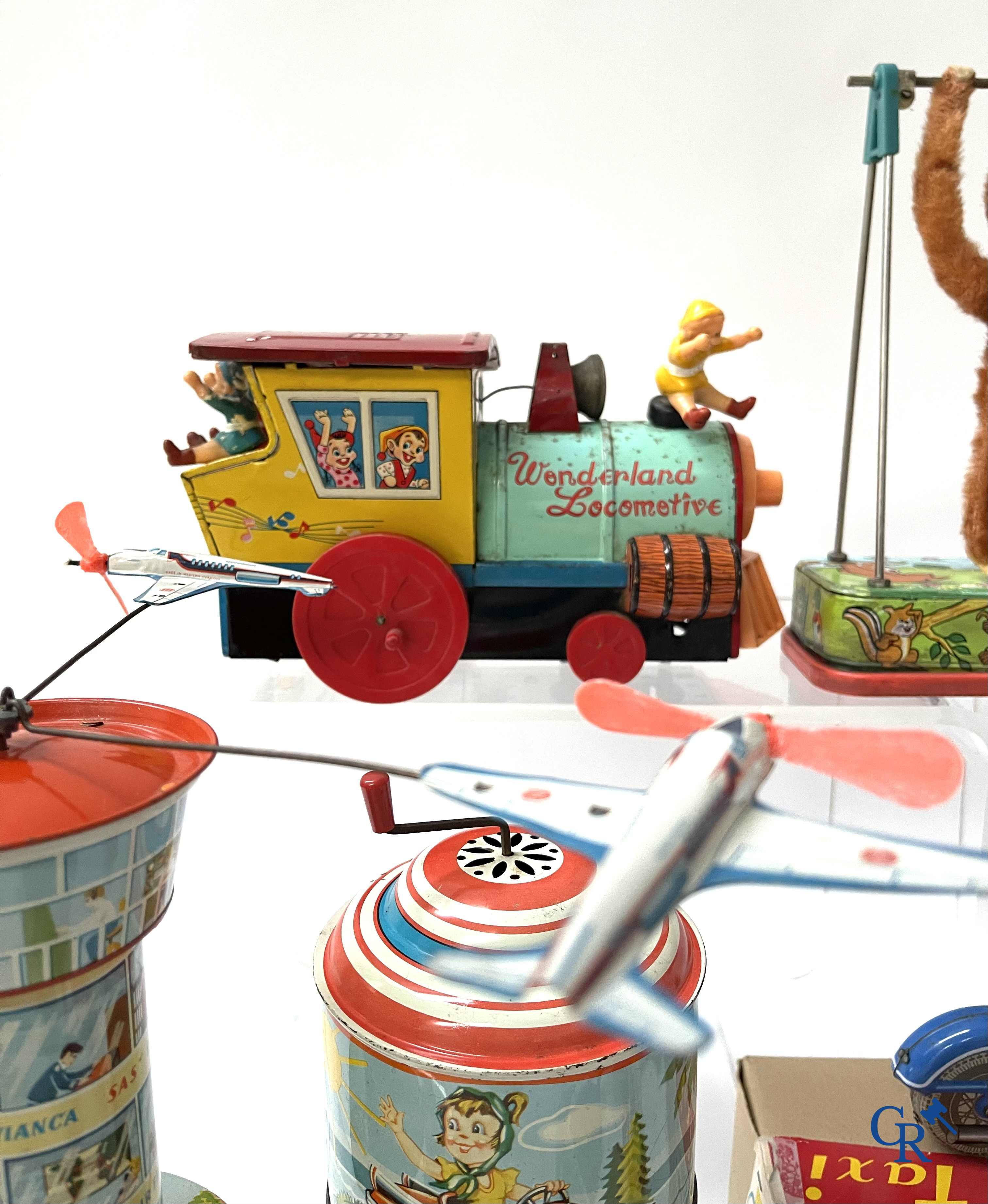 Oud speelgoed, een groot lot mechanisch blikken speelgoed, hoofdzakelijk Western Germany en Japanse makelij.