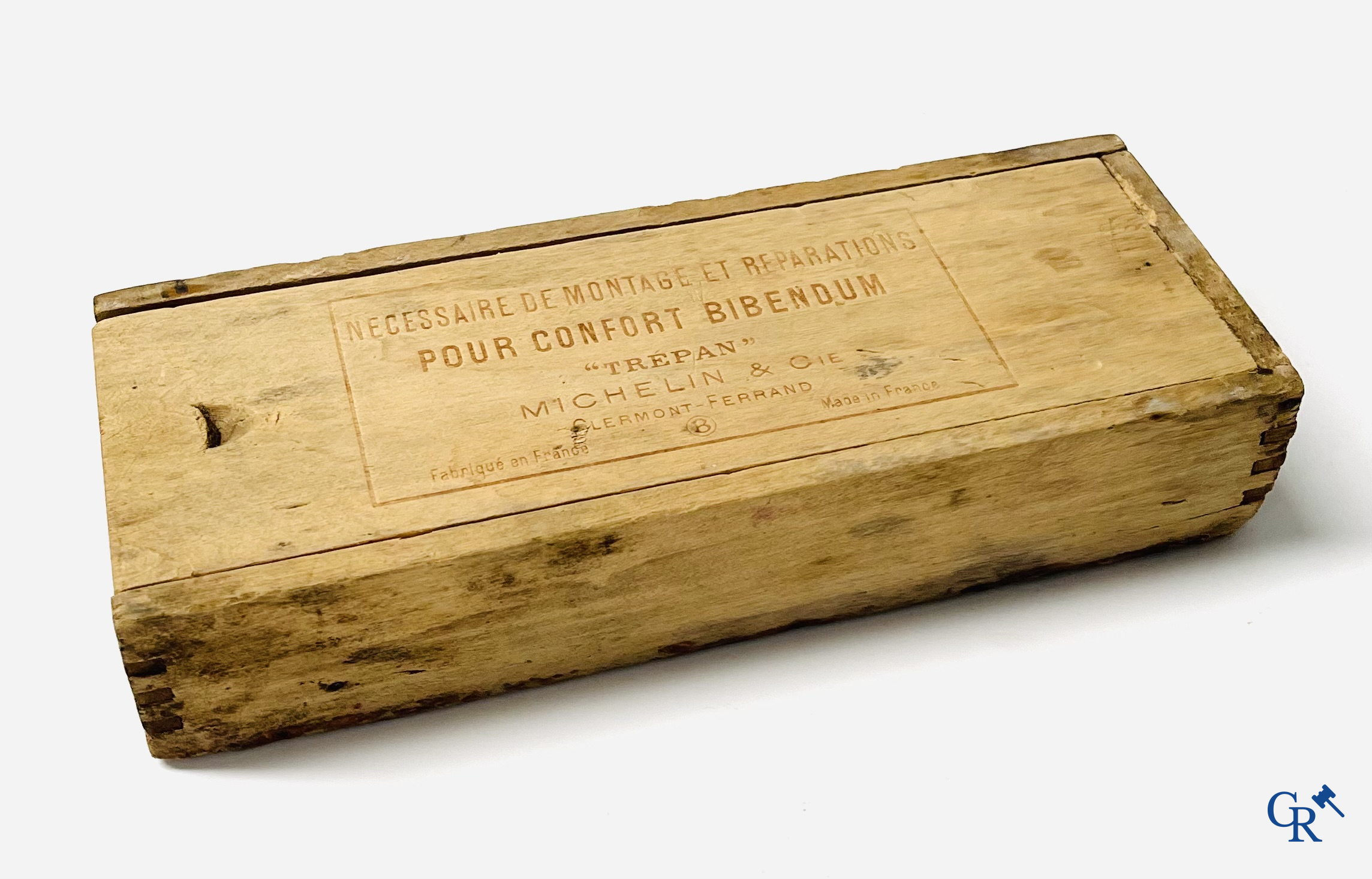 Michelin, an interesting lot with Michelin objects, mainly from the 1920's and 1930's.