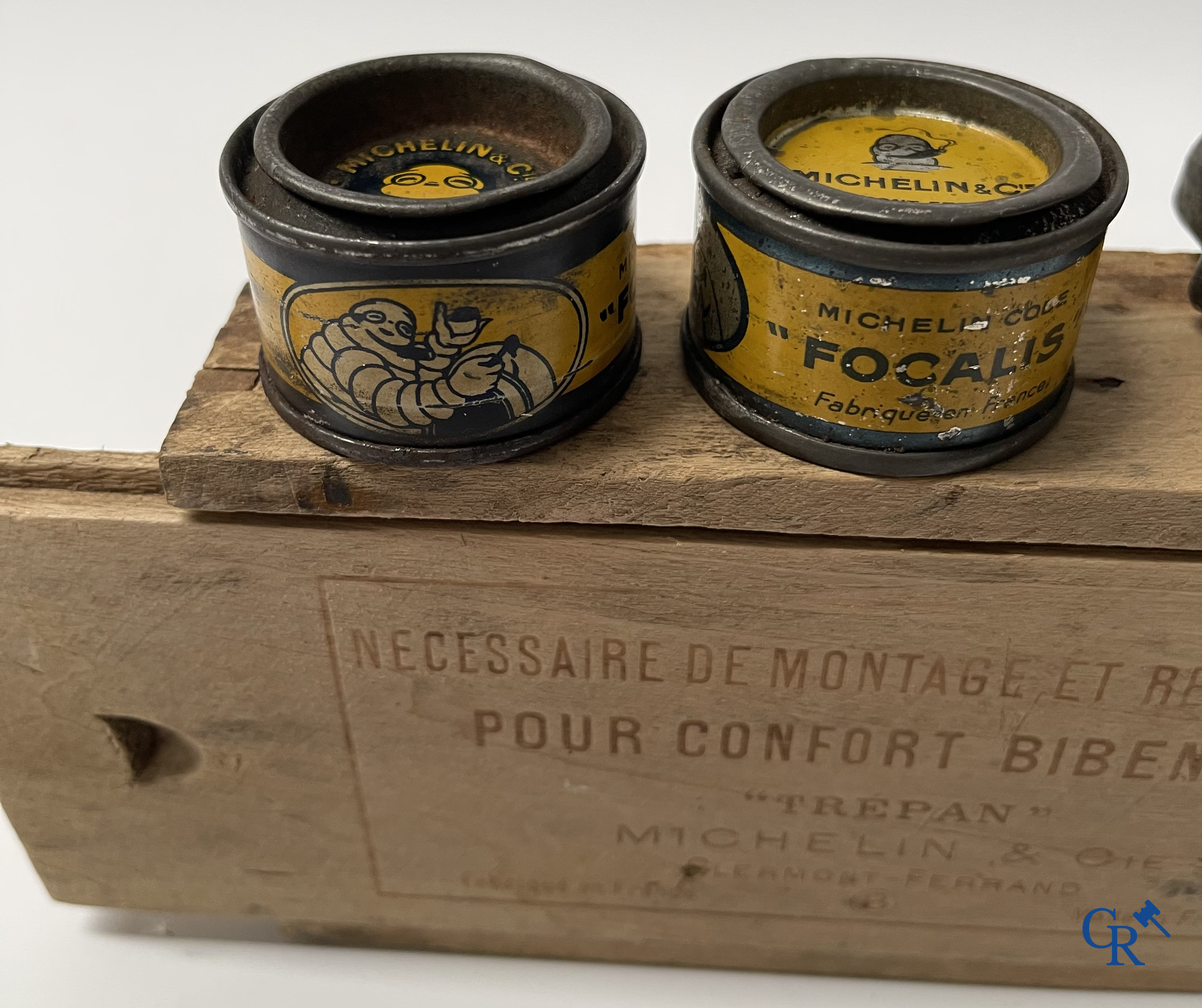 Michelin, an interesting lot with Michelin objects, mainly from the 1920's and 1930's.