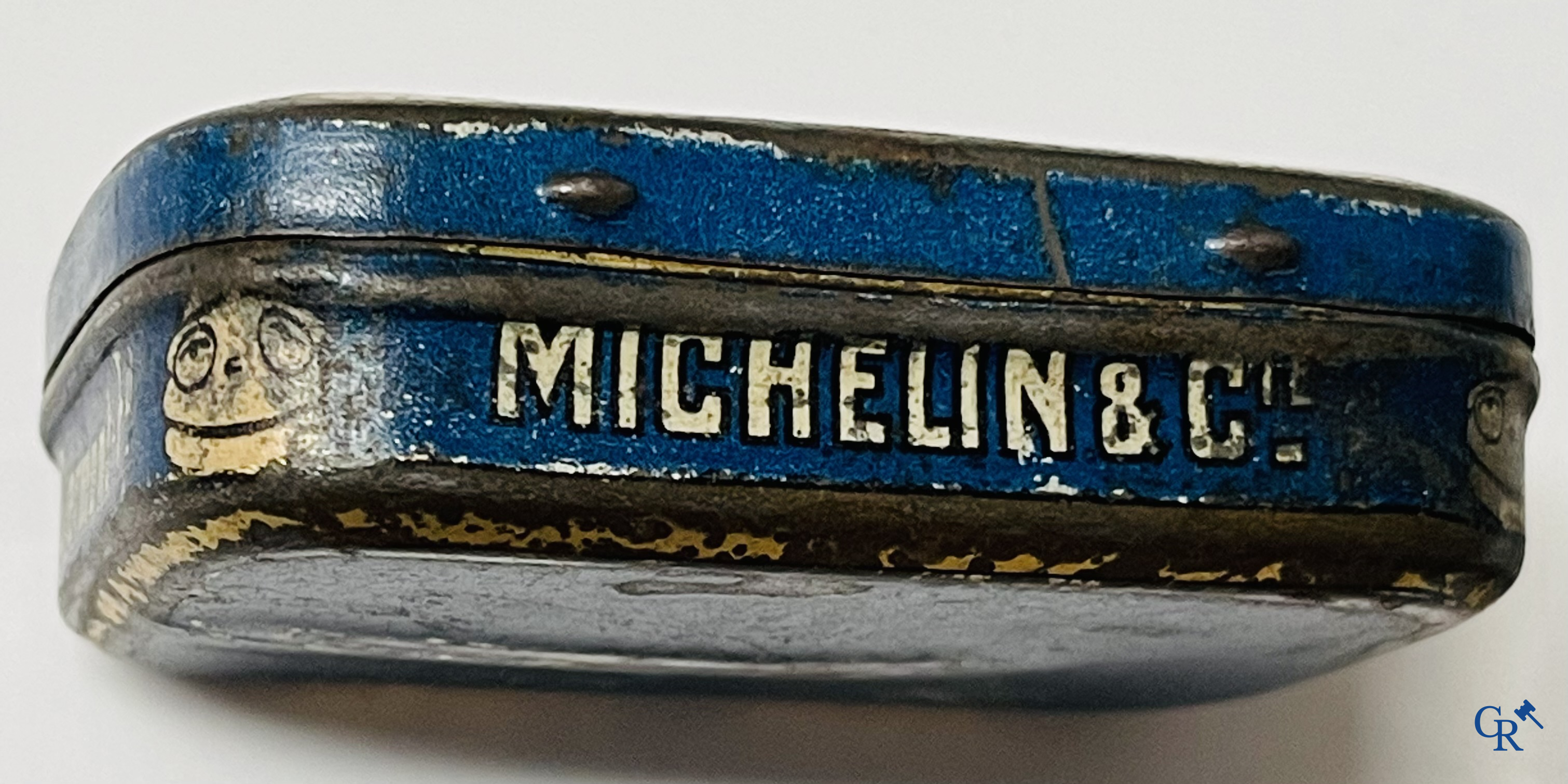 Michelin, an interesting lot with Michelin objects, mainly from the 1920's and 1930's.