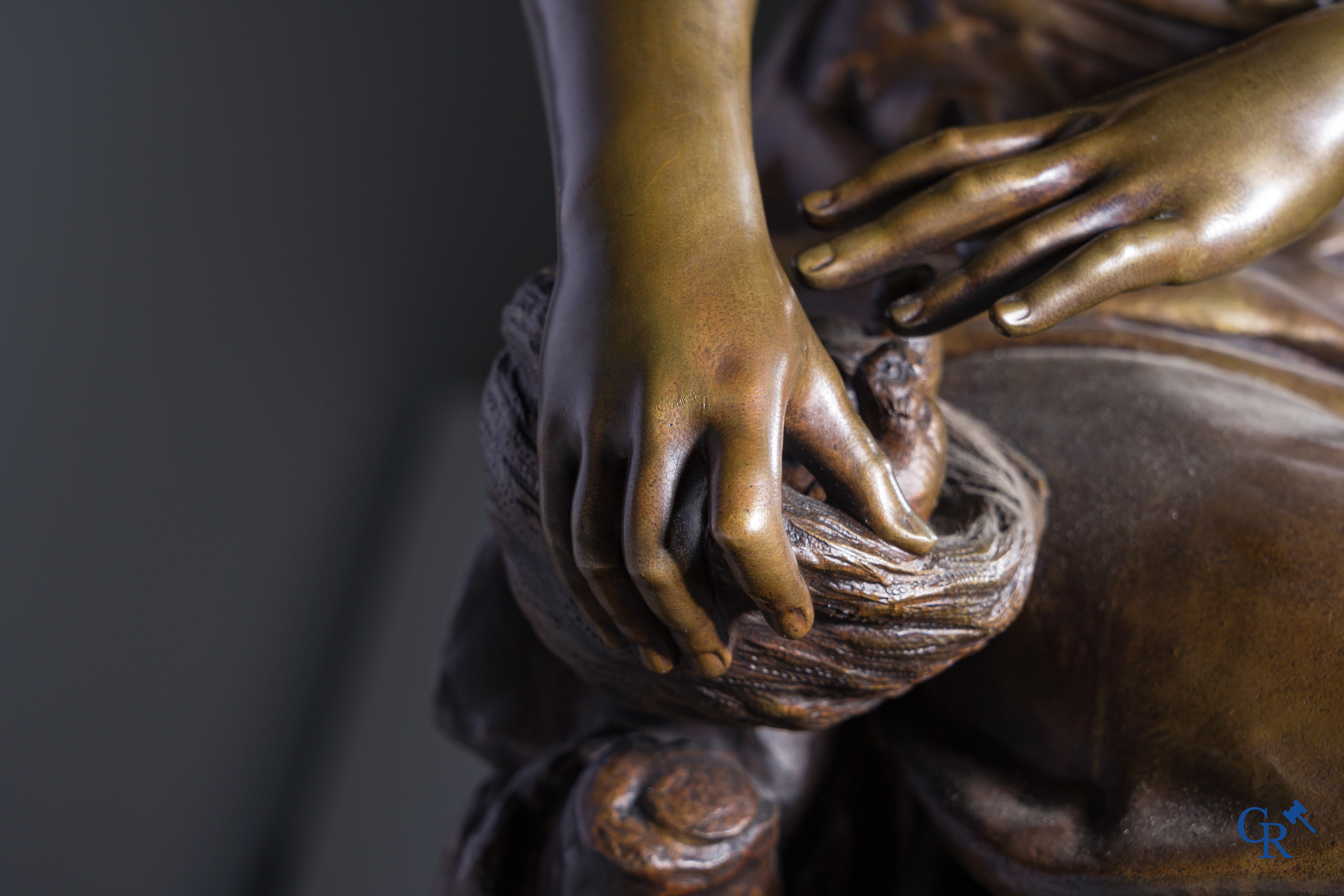 Pierre Louis Détrier (1822-1897) Een imposante pendule in brons en rood geaderde marmer. 19de eeuw.