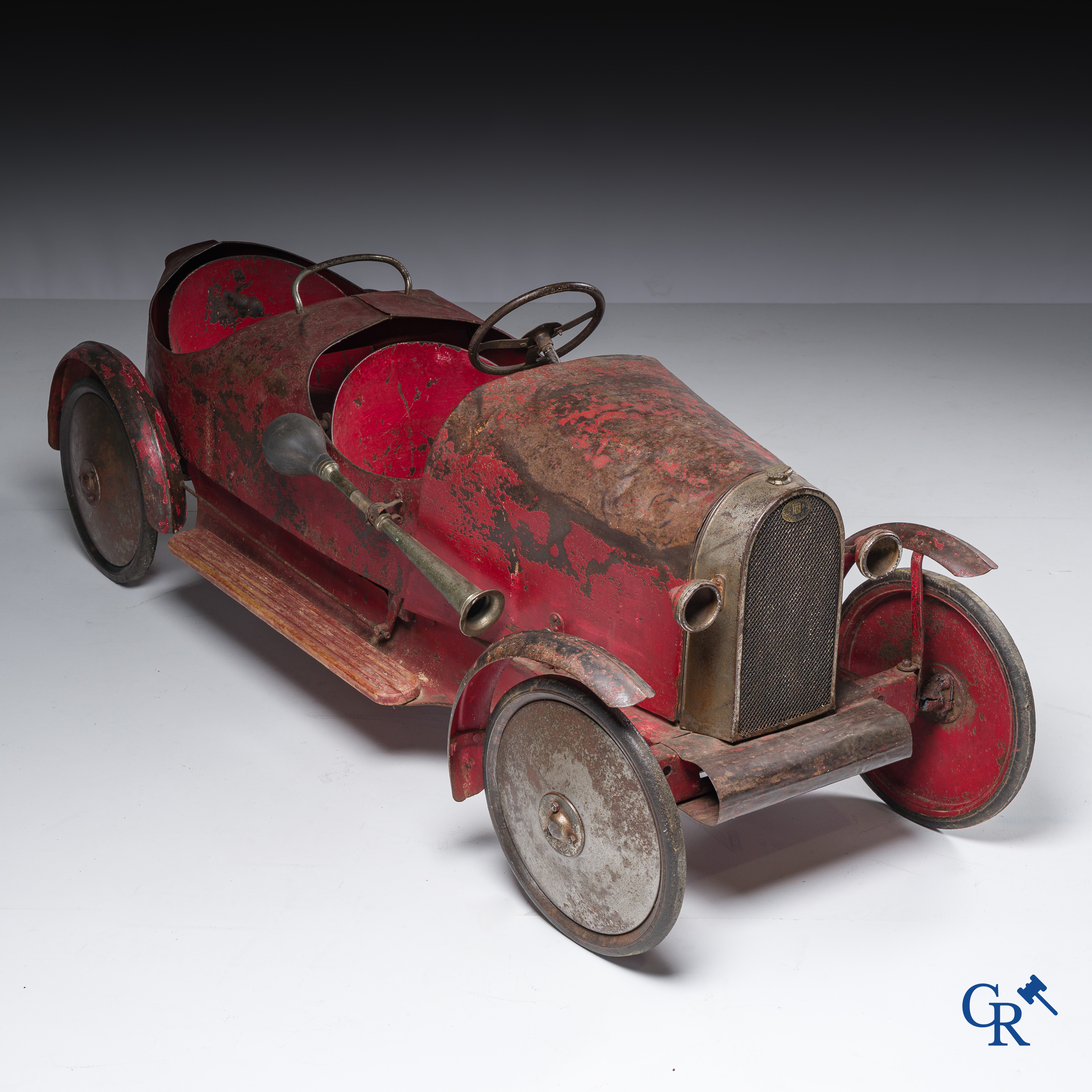 Euréka, uitzonderlijke duo-zit pedaalwagen, Type Bugatti in zijn volledige originele toestand. Frankrijk 1928-1930.