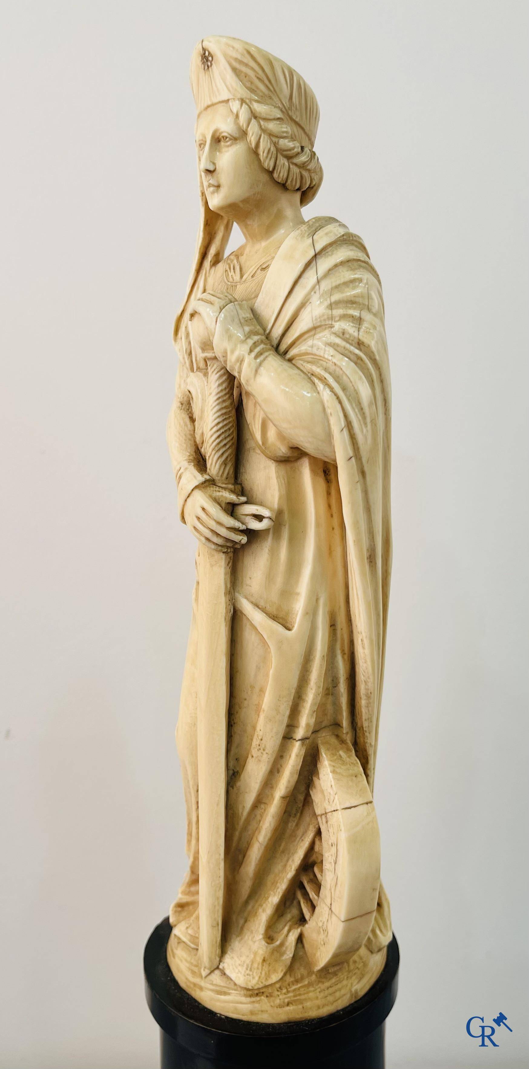 Dieppe, French work, early 19th century. Representation of Catherine of Alexandria in ivory on a pedestal.