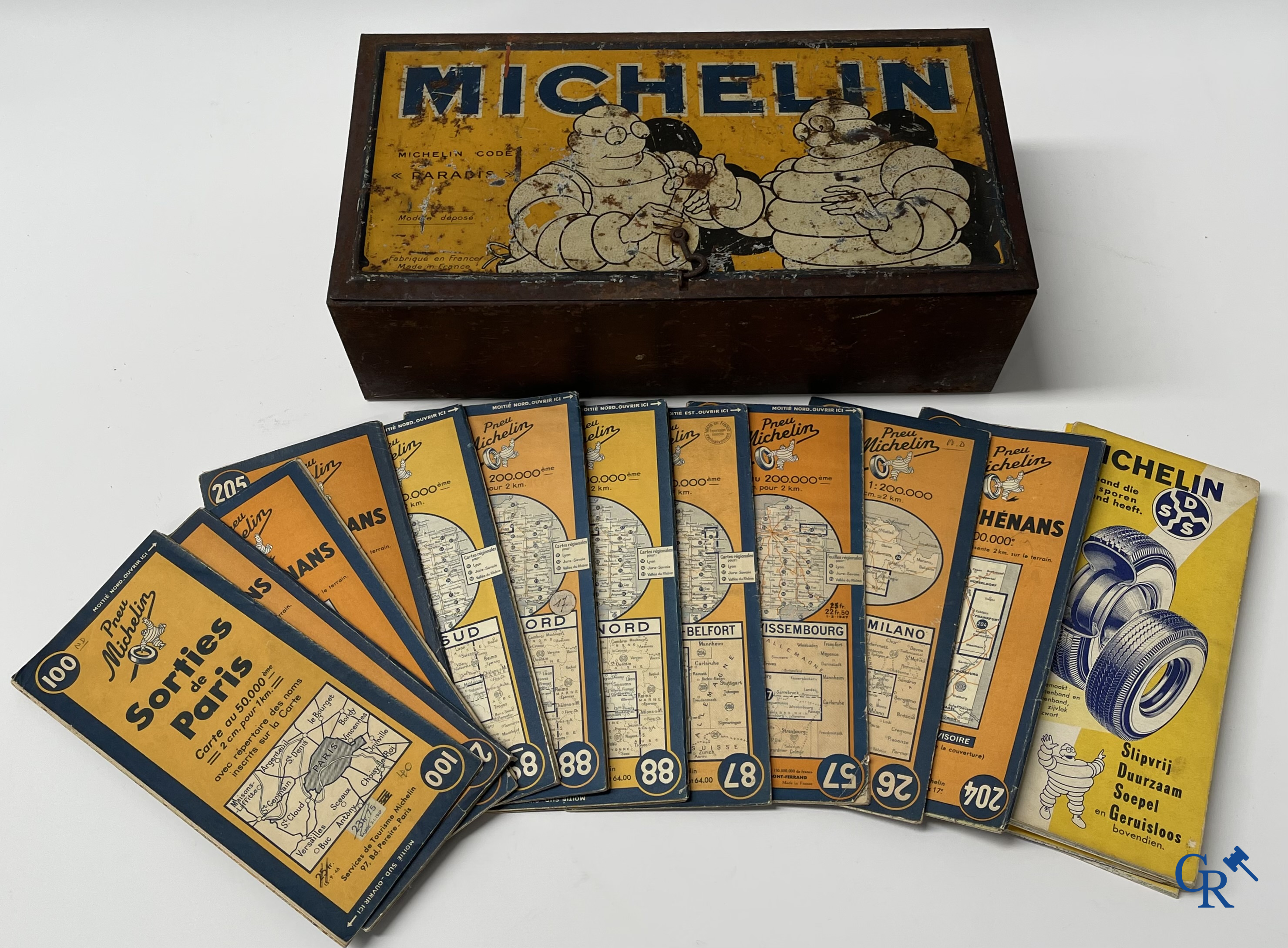 Michelin, een groot lot reclame objecten en meetinstrumenten voor Michelin banden.