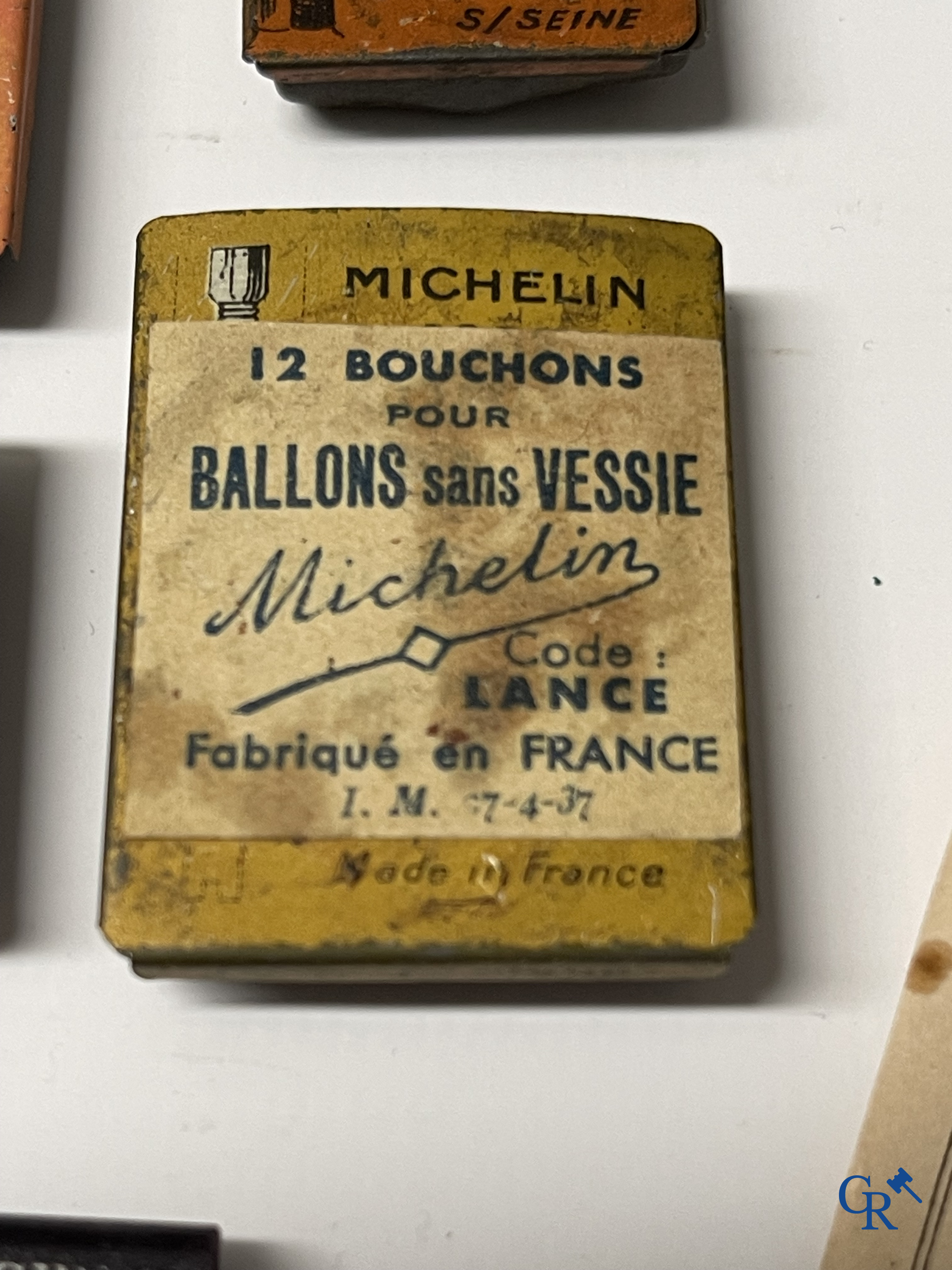 Michelin, an interesting lot with Michelin objects, mainly from the 1920's and 1930's.