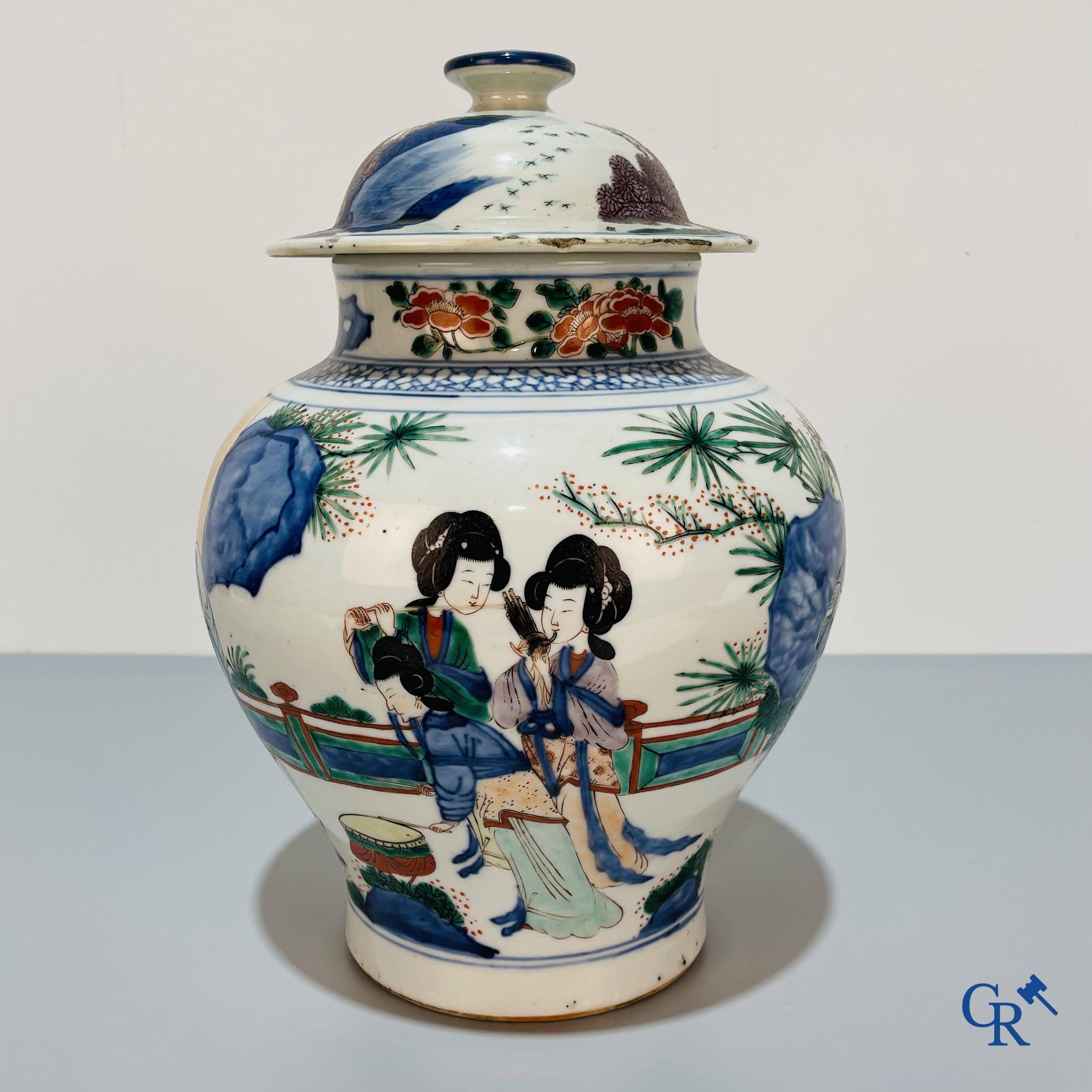 Asian Art, Chinese porcelain, a Chinese Wucai lidded vase with characters.