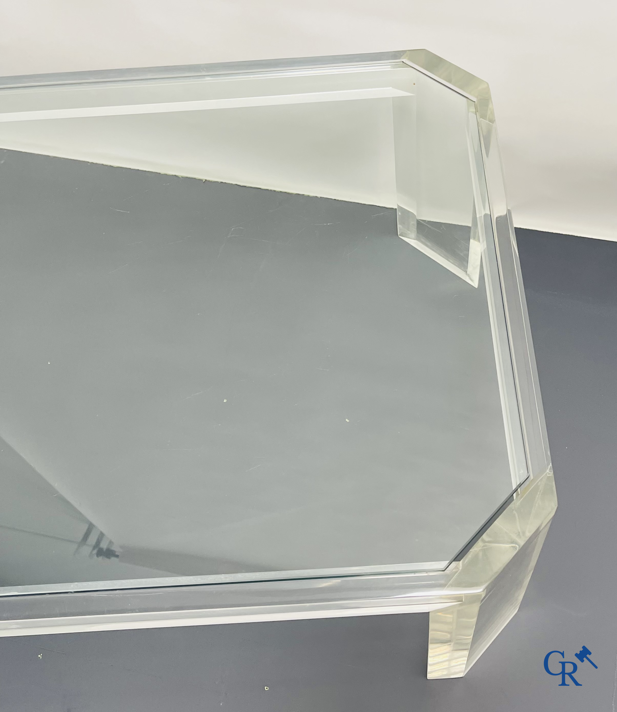 A coffee table in plexiglass with a glass tablet. Around 1980.