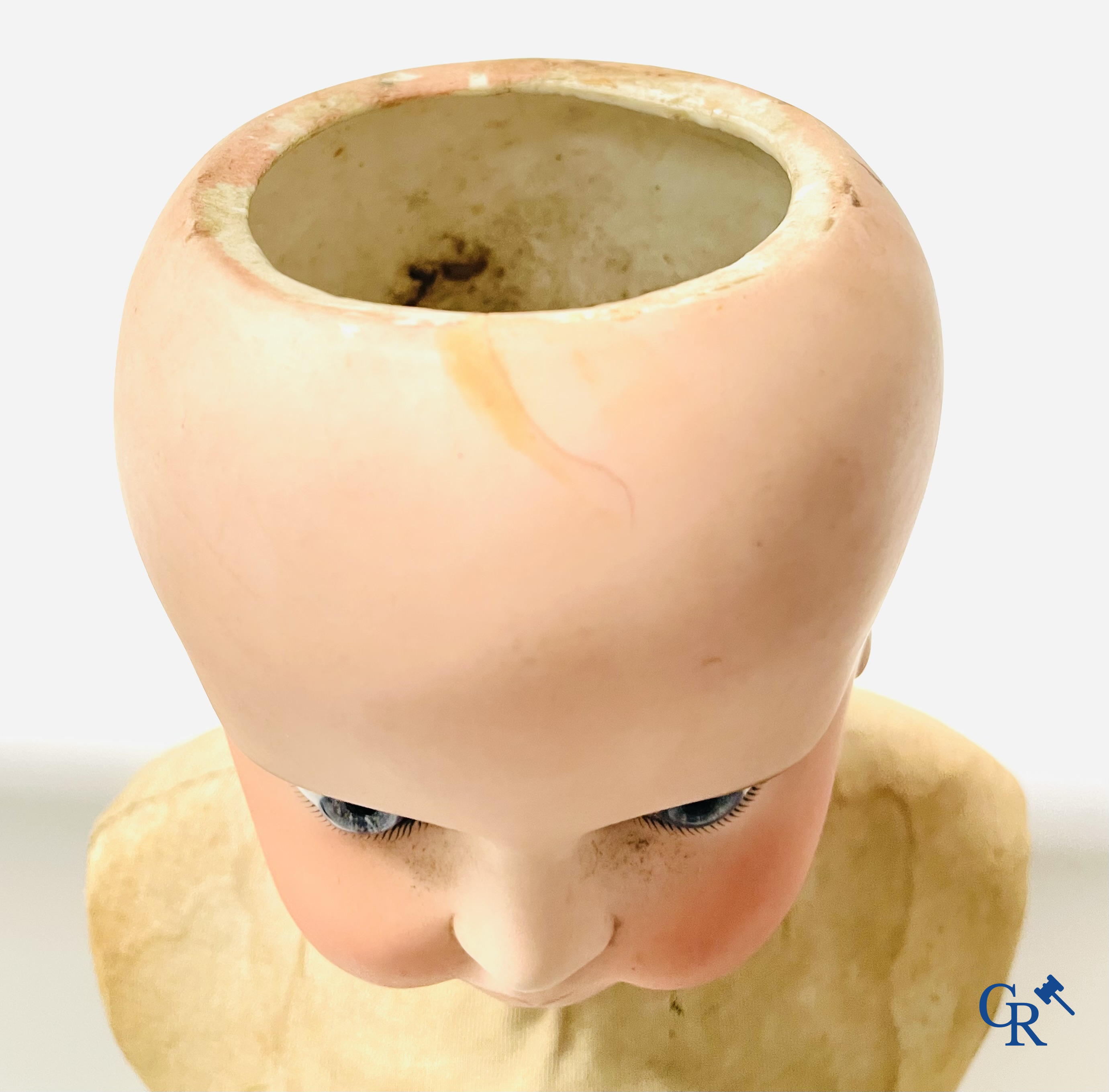 François Gauthier en Buste Jourdan, een mannequinpop in de stijl van Stockman met porseleinen hoofd. Circa 1900.