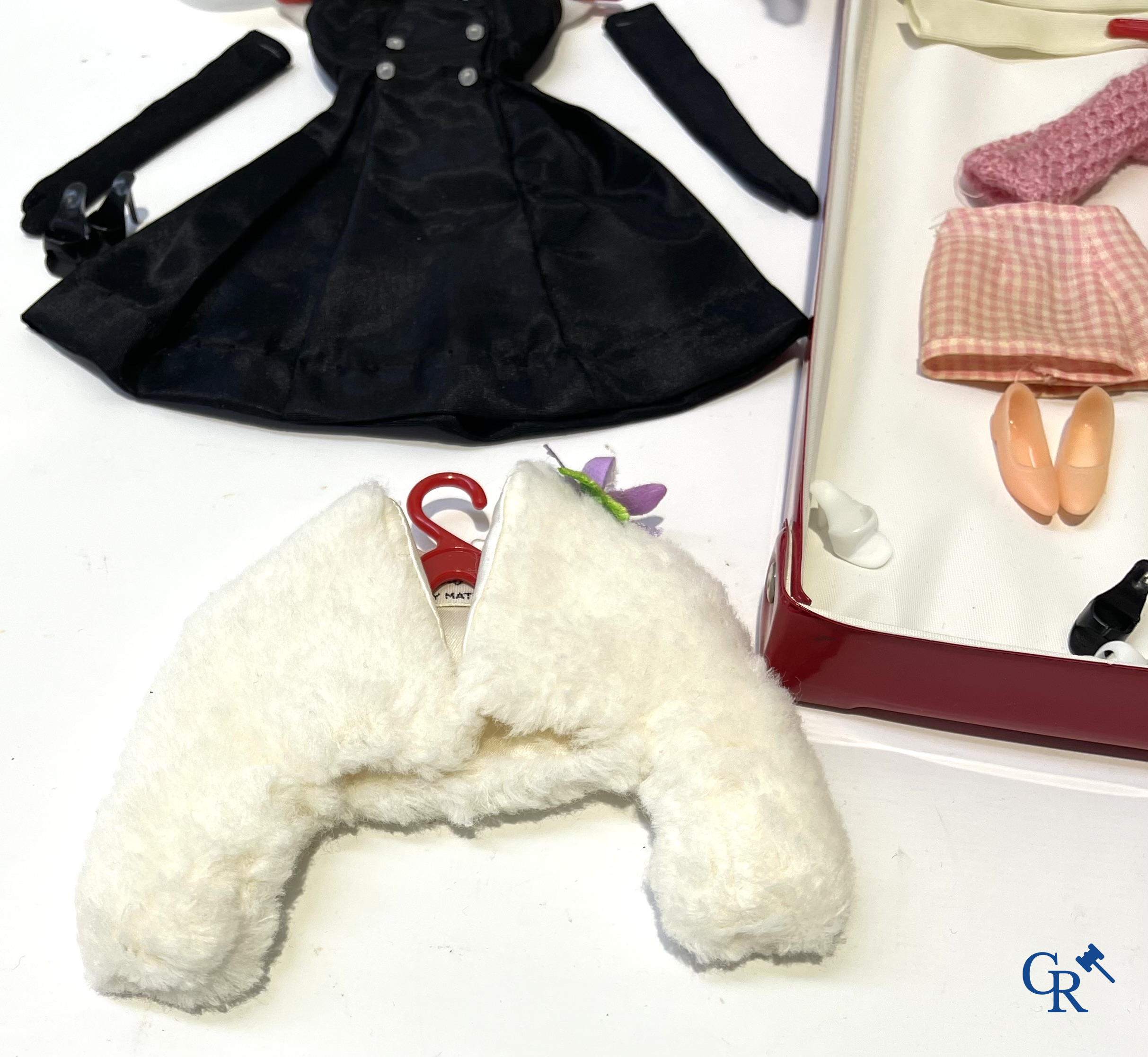 Vieux jouets. Mattel, un beau lot de poupées et attributs. Barbie, Ricky, Skipper, Ken, etc. Années 1960 et plus tard.