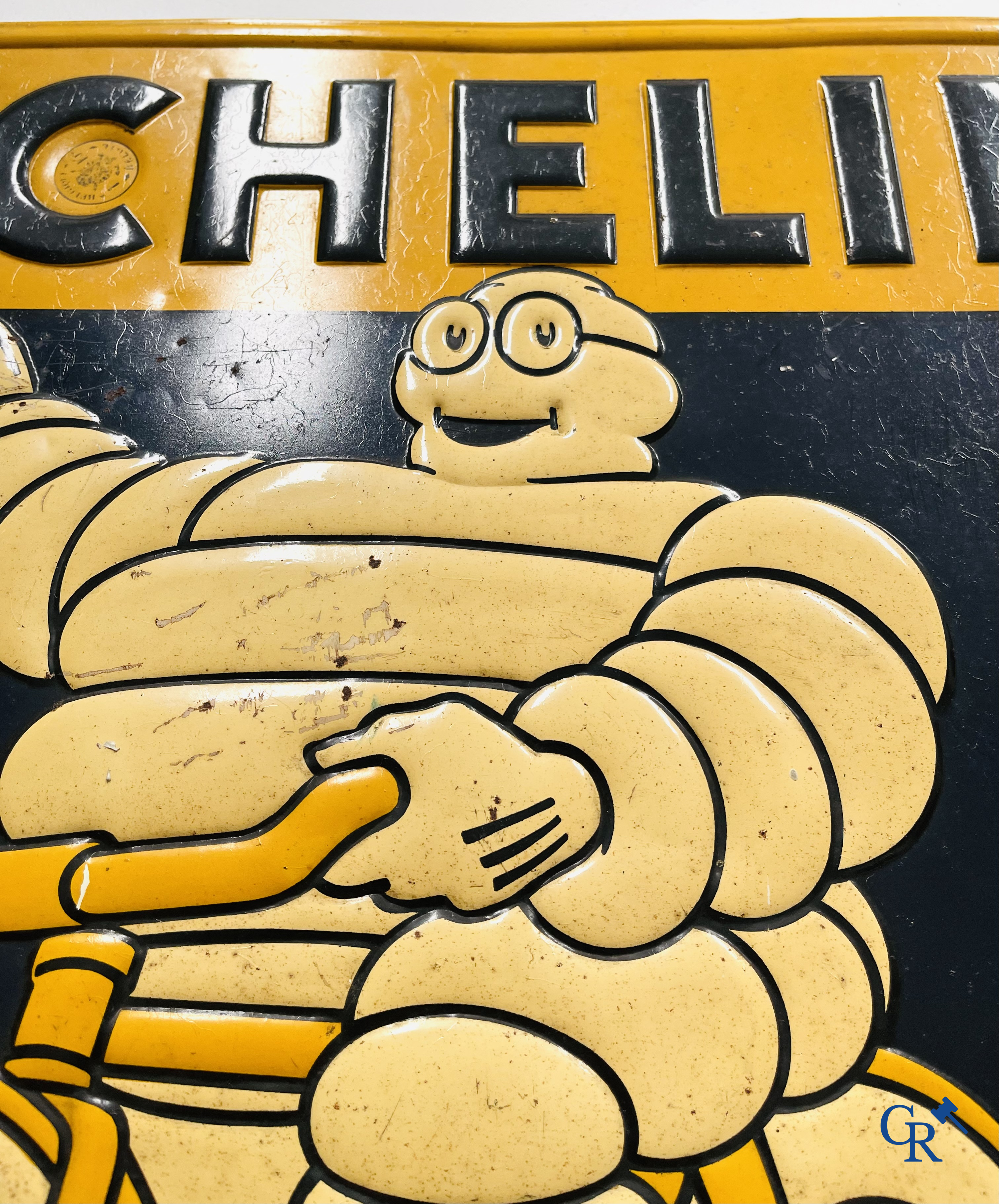 Michelin, Een publiciteit in beschilderd blik voor Michelin Fietsbanden. "Imprimeto" R. Bindschedler Paris. Circa 1940.