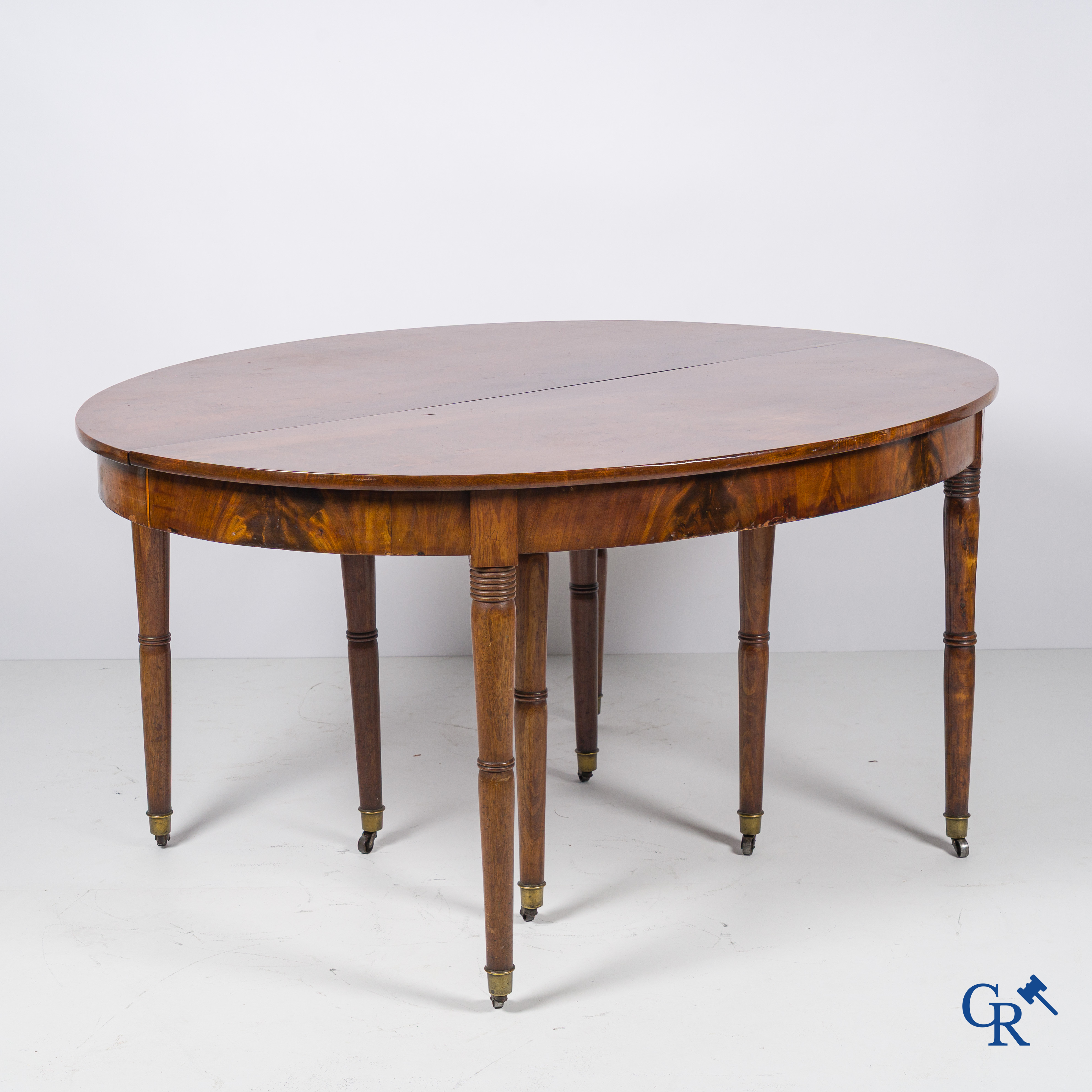 8-legged mahogany extendable dining room table with 5 extensions. 1st half 19th century.