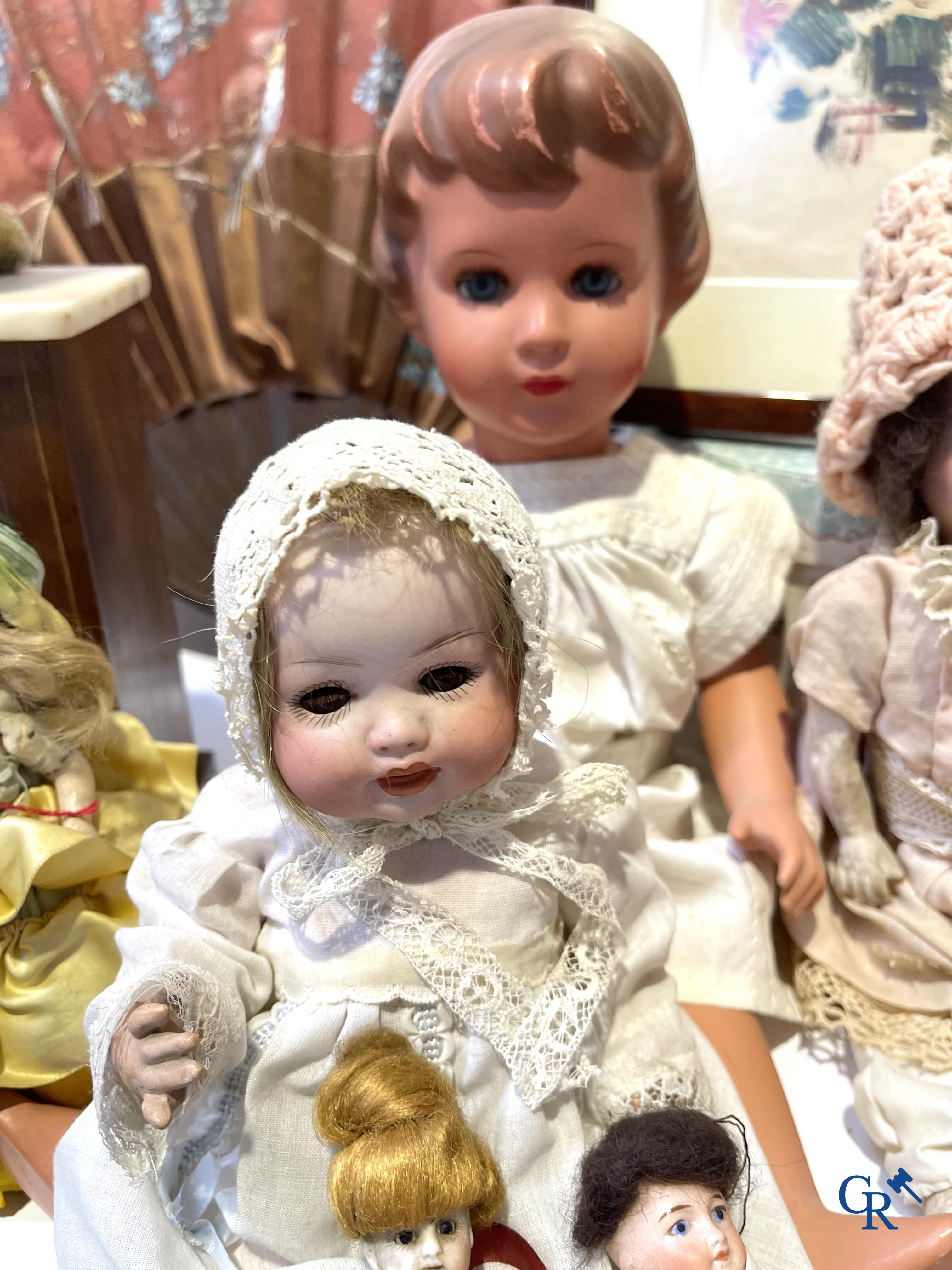 Old toys, a big lot with different antique dolls and collectibles.