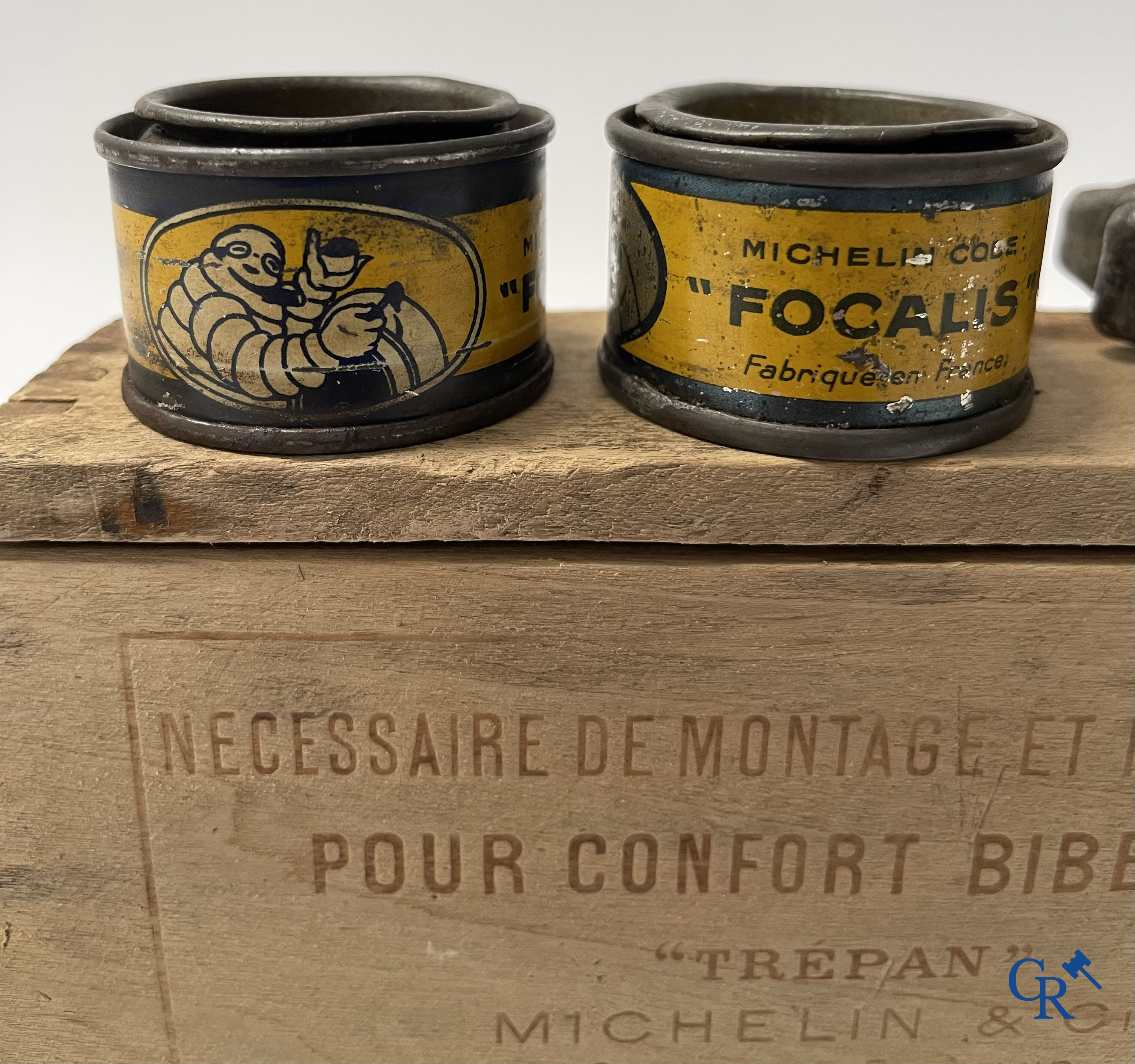 Michelin, an interesting lot with Michelin objects, mainly from the 1920's and 1930's.