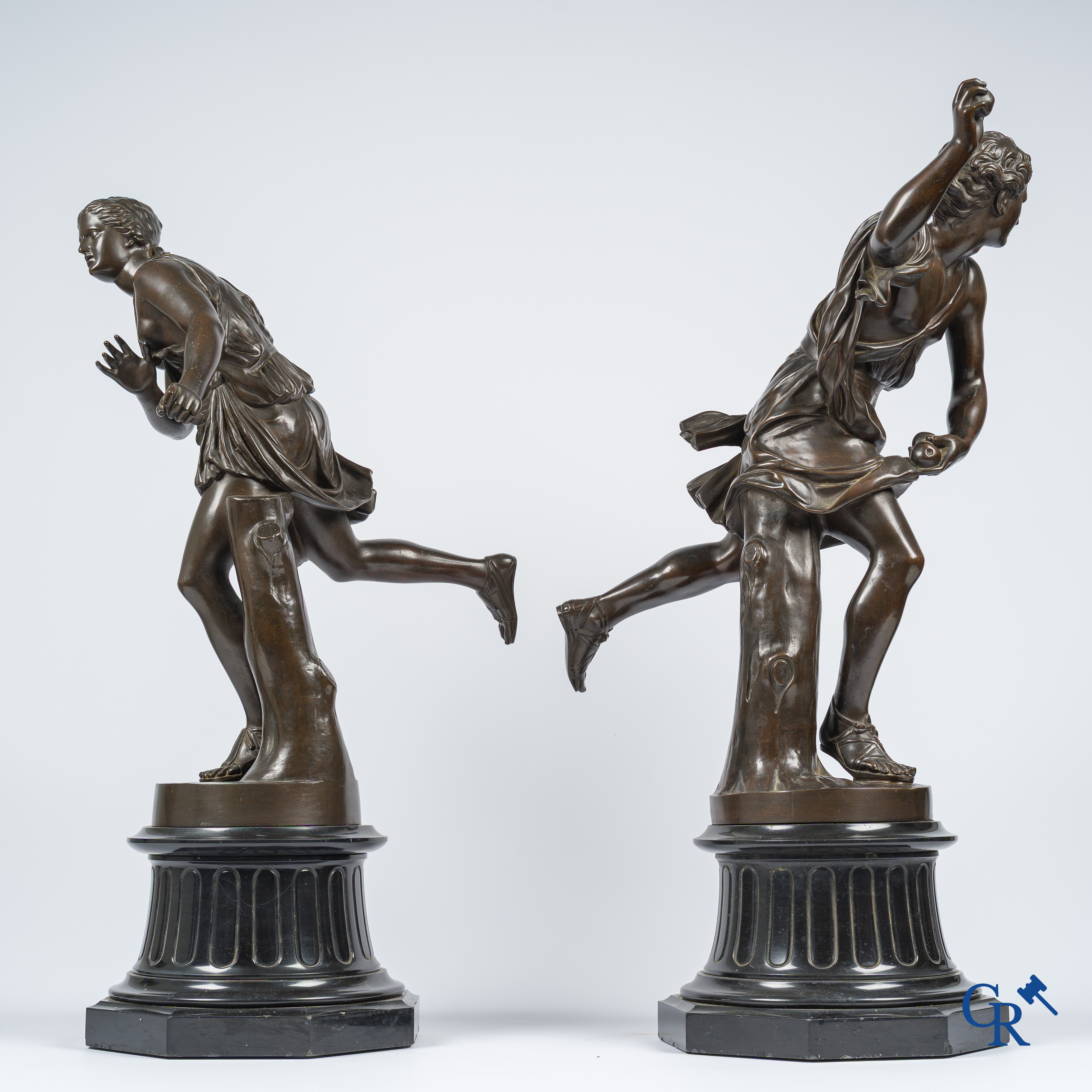 Pierre Lepautre and Guillaume Ier Coustou (after). Atalante and Hippomène. Imposing pair of bronze statues, circa 1880.